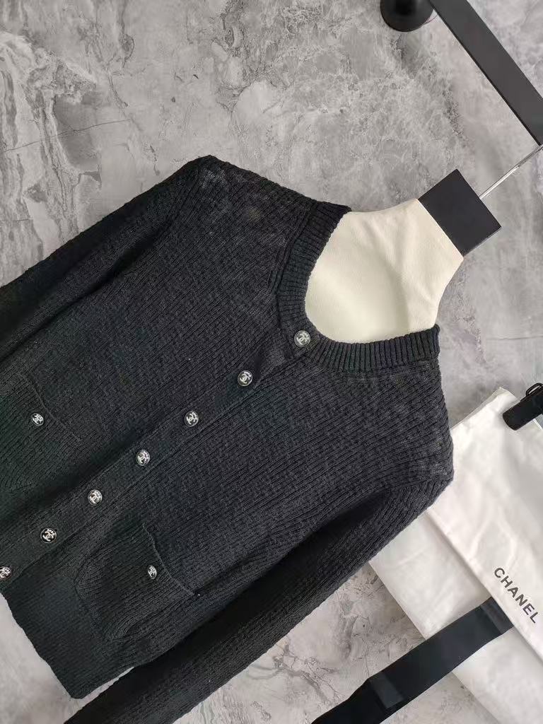 25 new white knitted cardigan