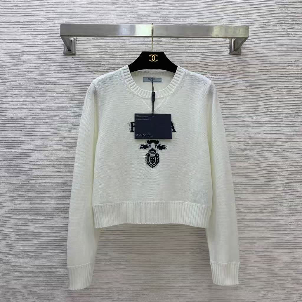 25fw Chest logo sweater