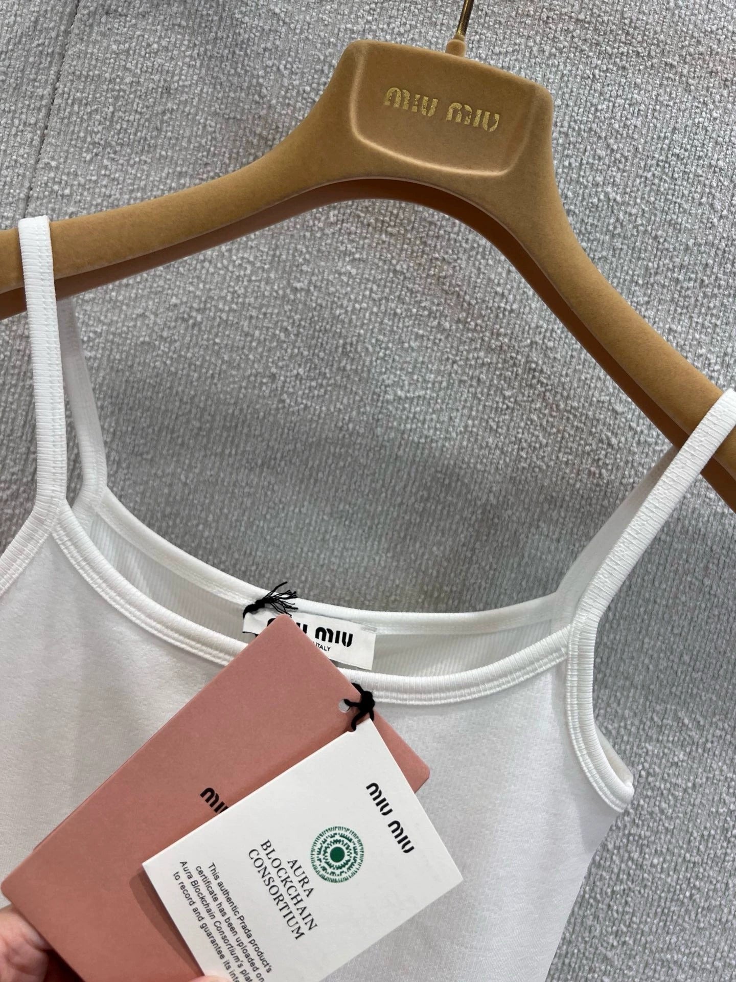 25 Lettering embroidered camisole