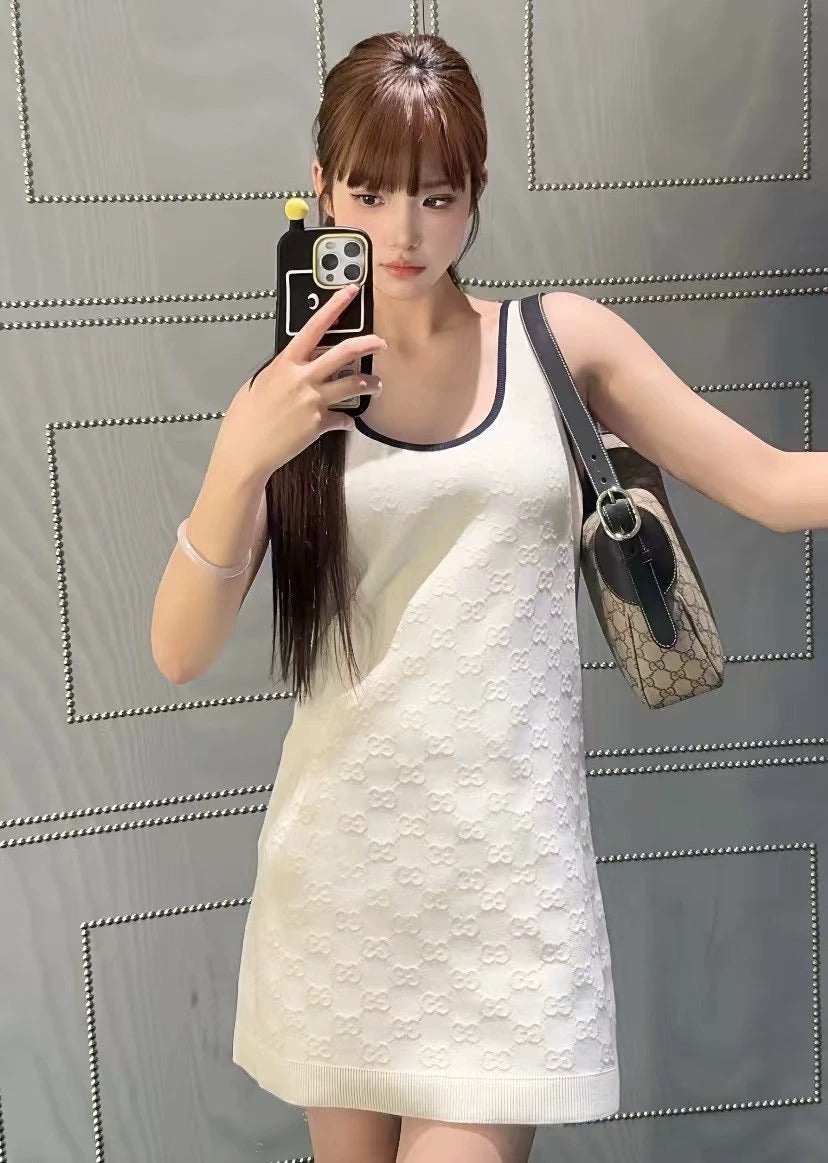 25 new white jacquard knitted vest skirt