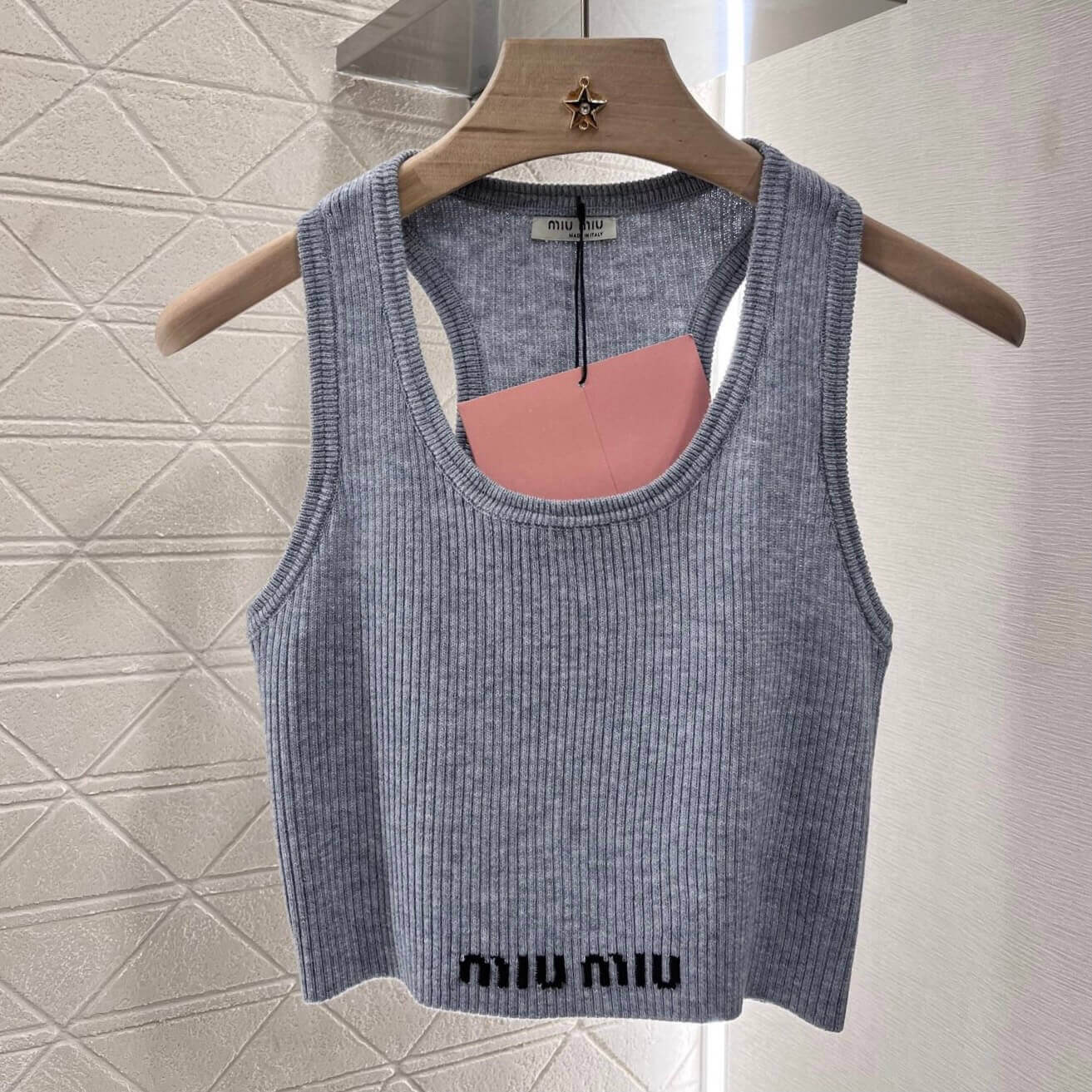 Minimalist Hem Embroidered Knitted Vest