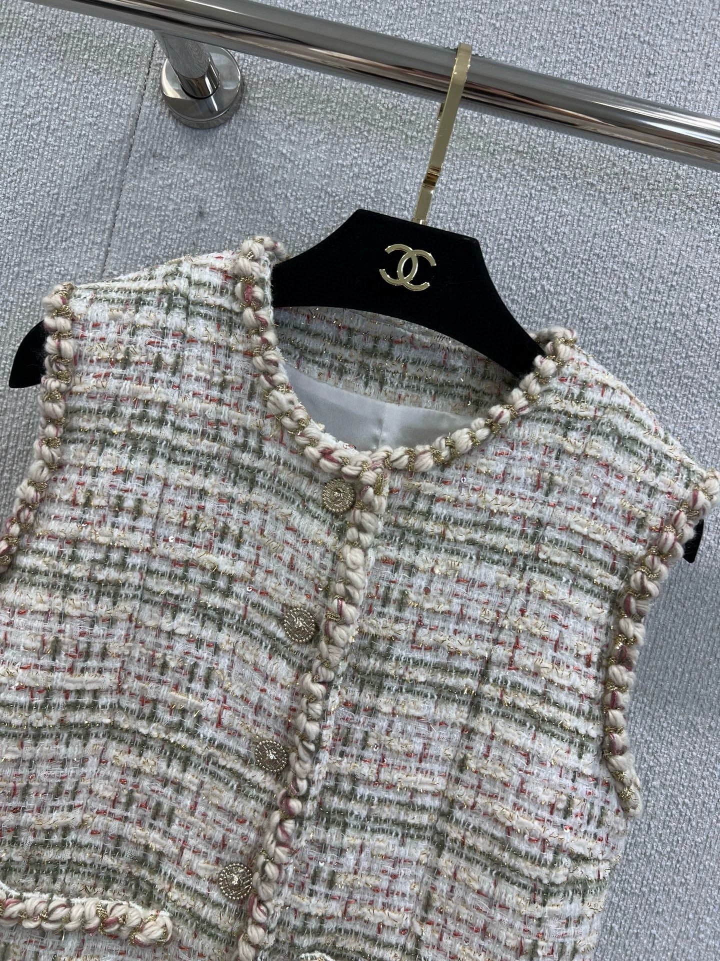 25A Noble Feeling Coarse Flower Vest