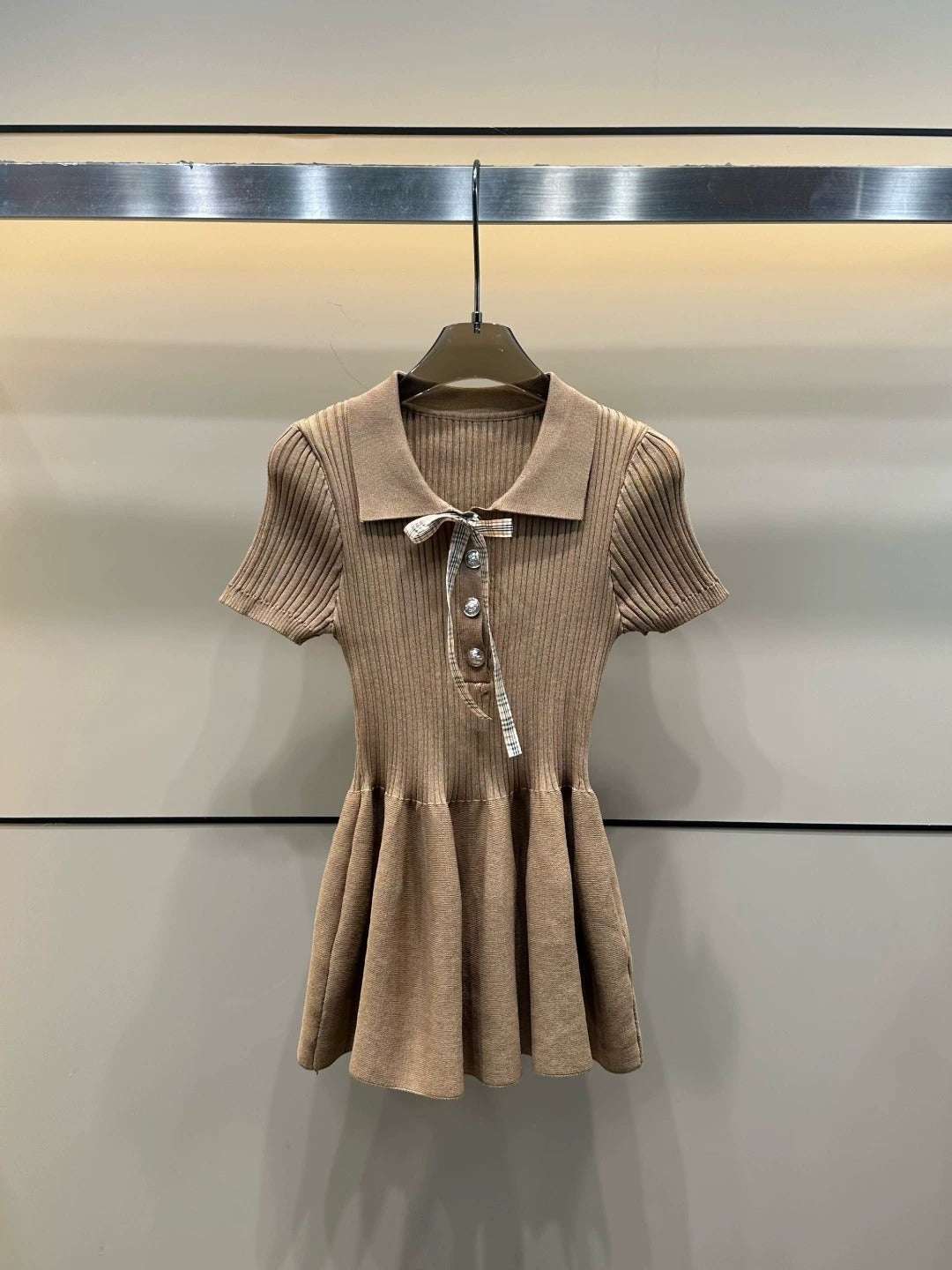 25 Early Autumn Slim Short Sleeve Dress