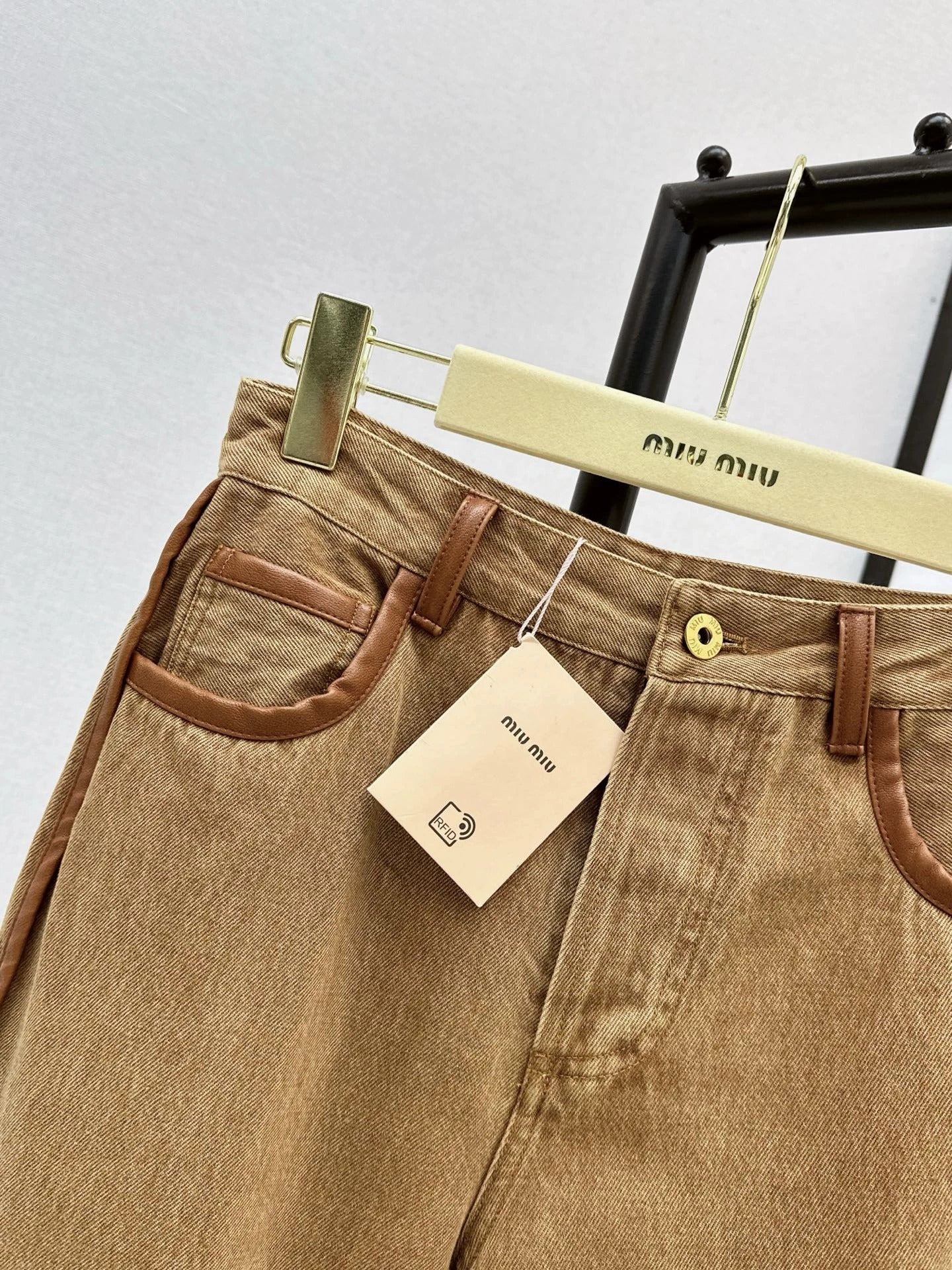 25Brown leather trim slim pants