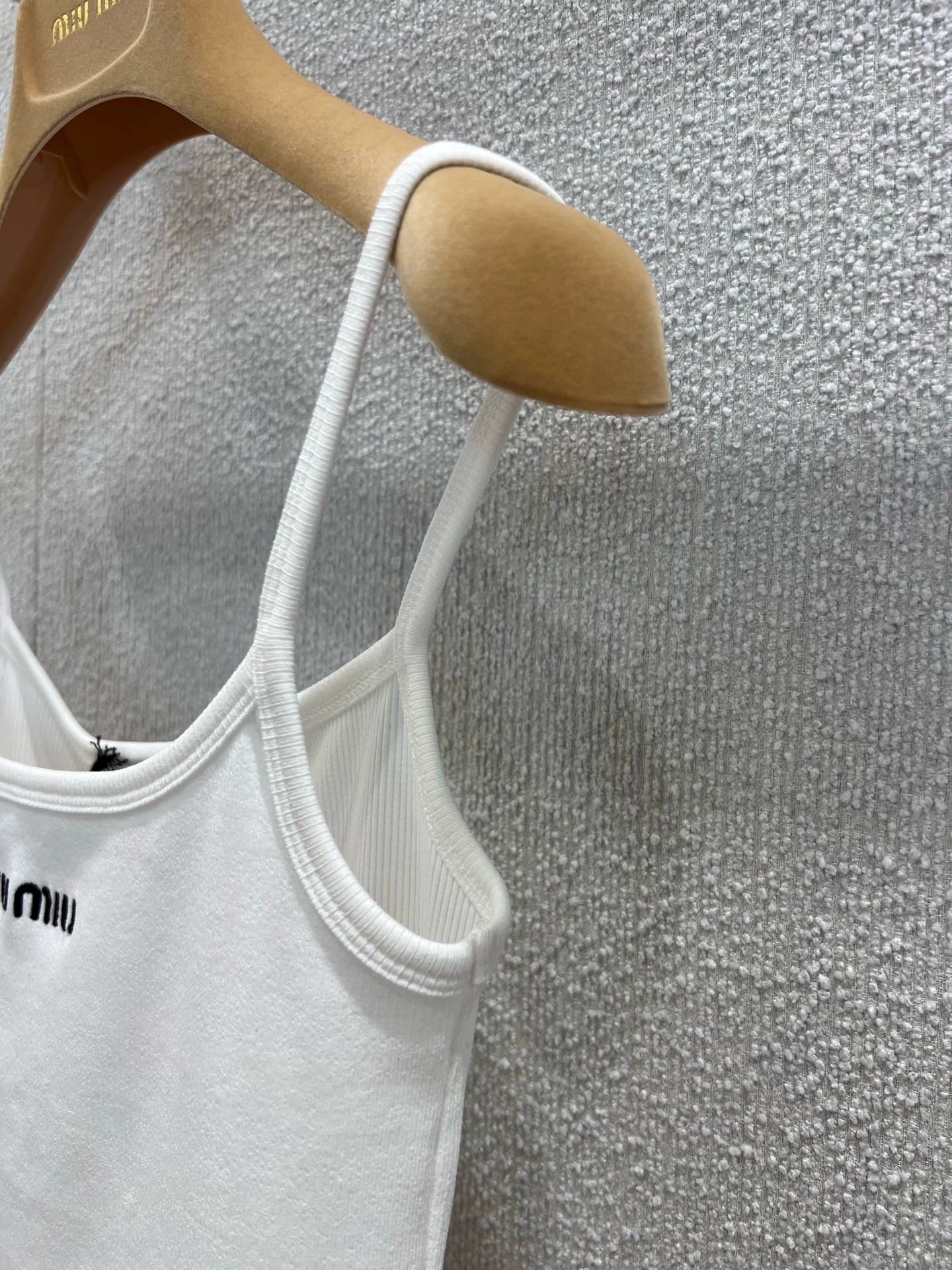 25 Lettering embroidered camisole