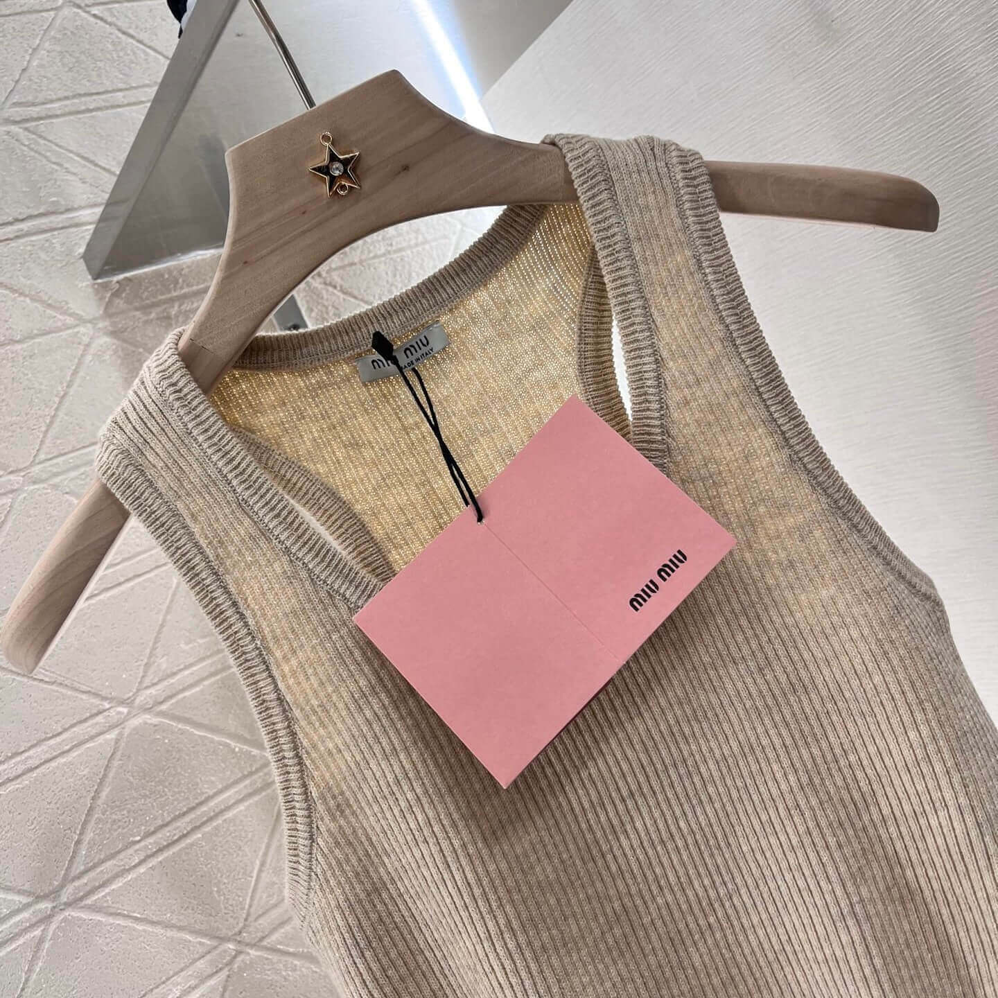 Minimalist Hem Embroidered Knitted Vest