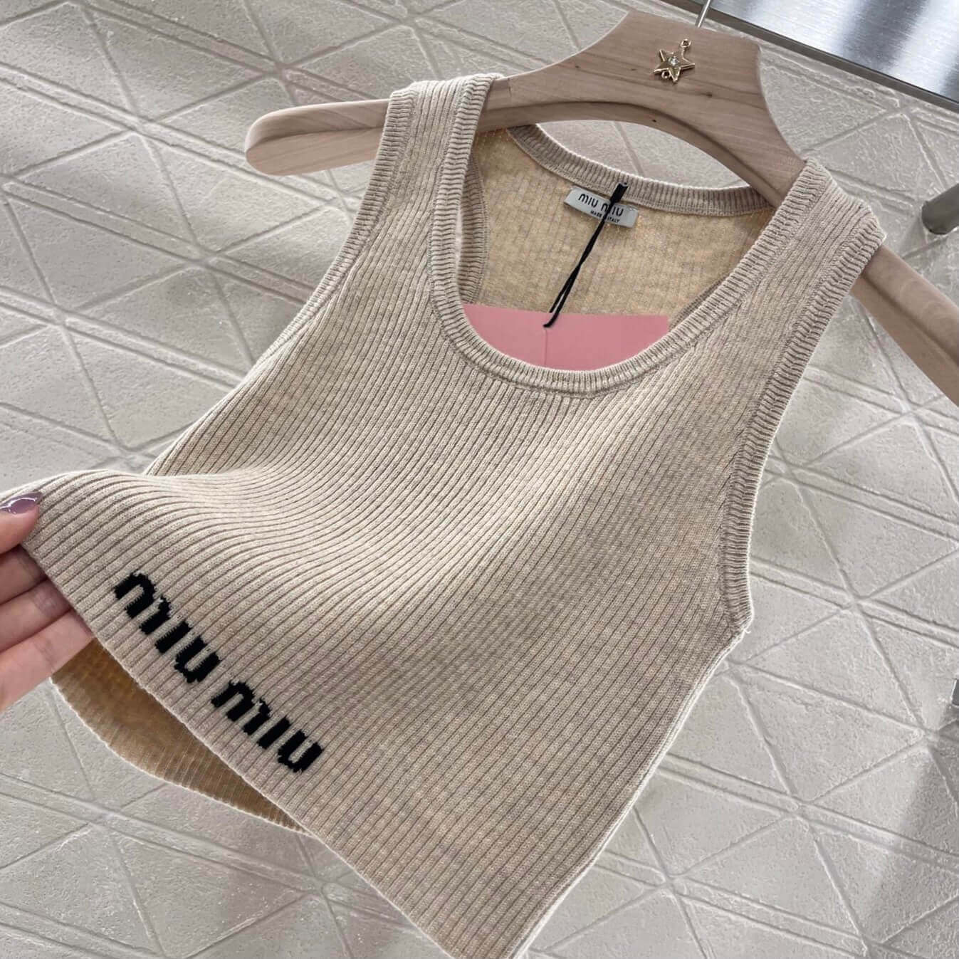 Minimalist Hem Embroidered Knitted Vest