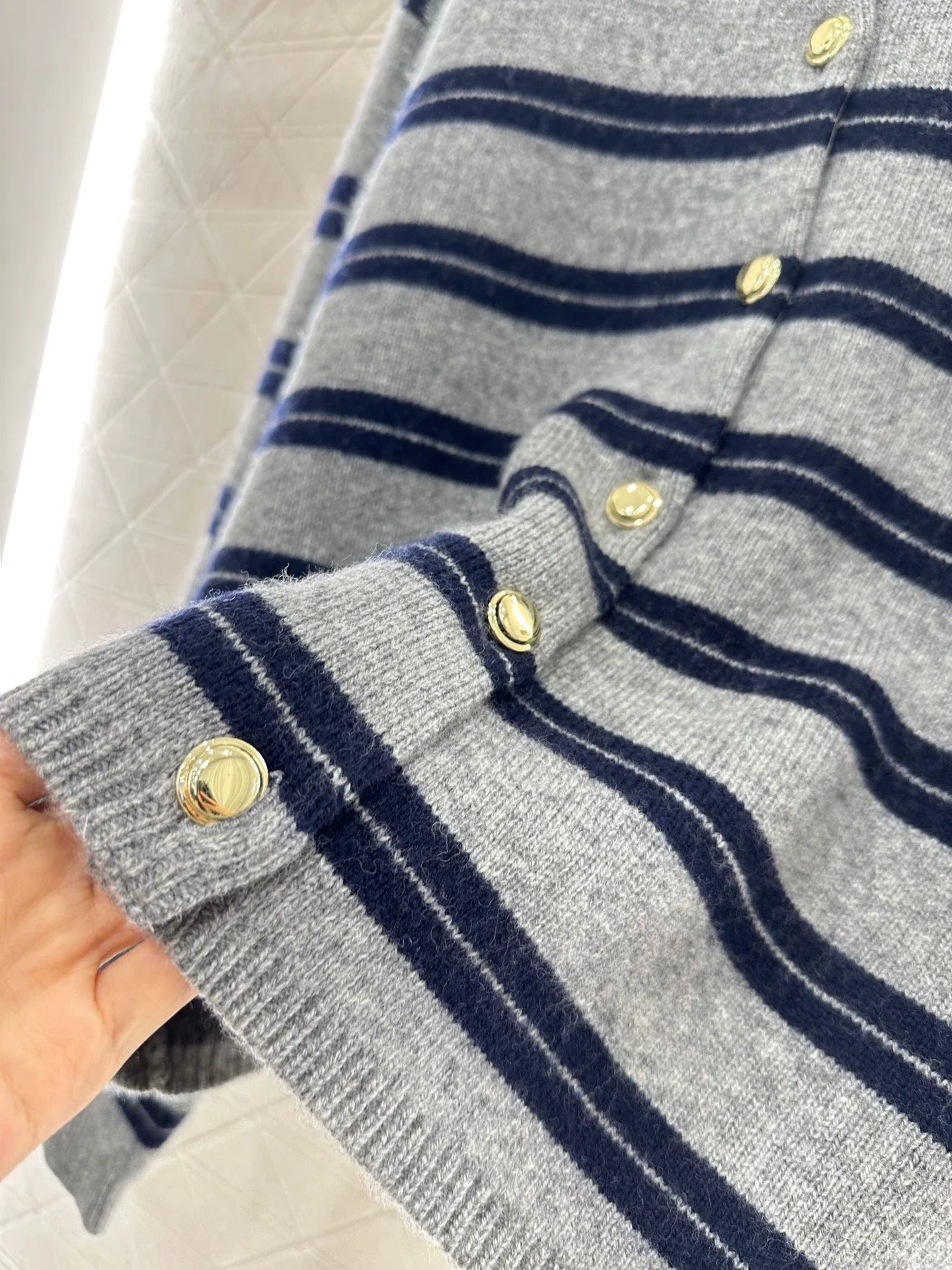 25 striped knitted long-sleeved cardigan