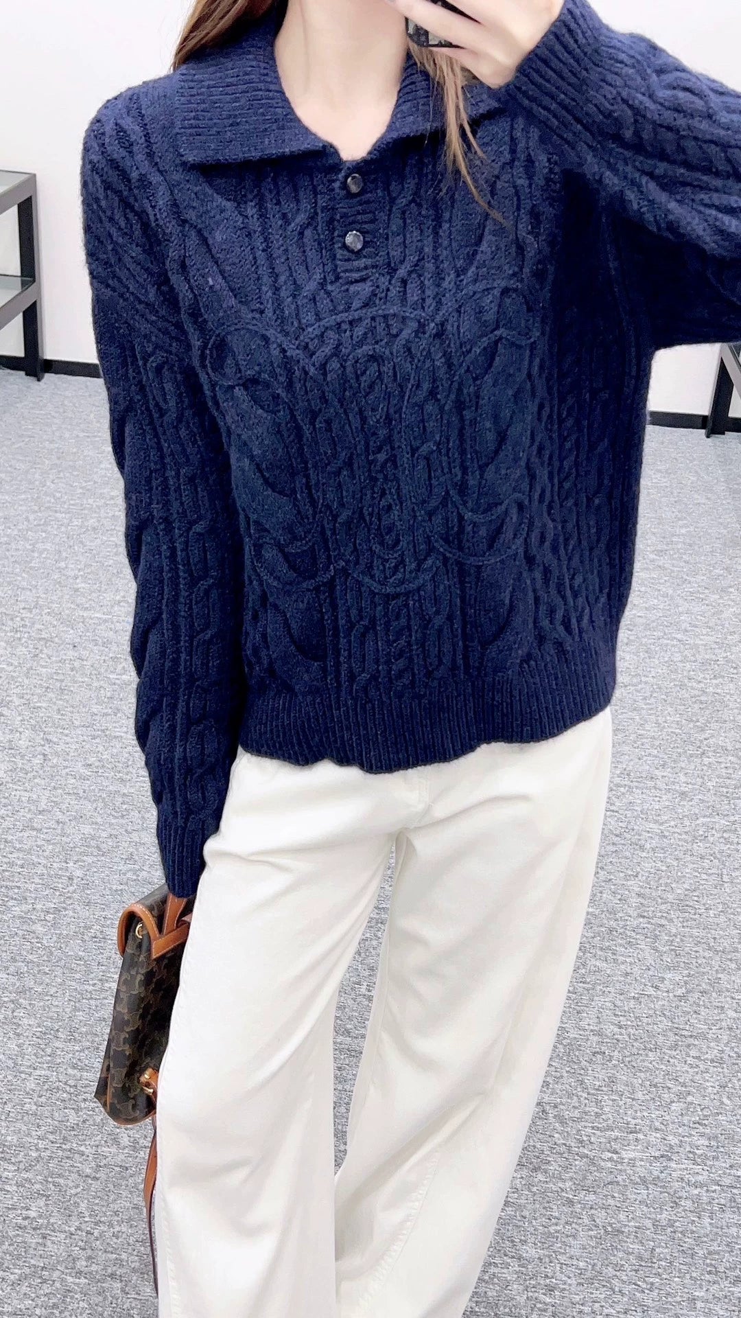 25 Crochet lapel knitted top