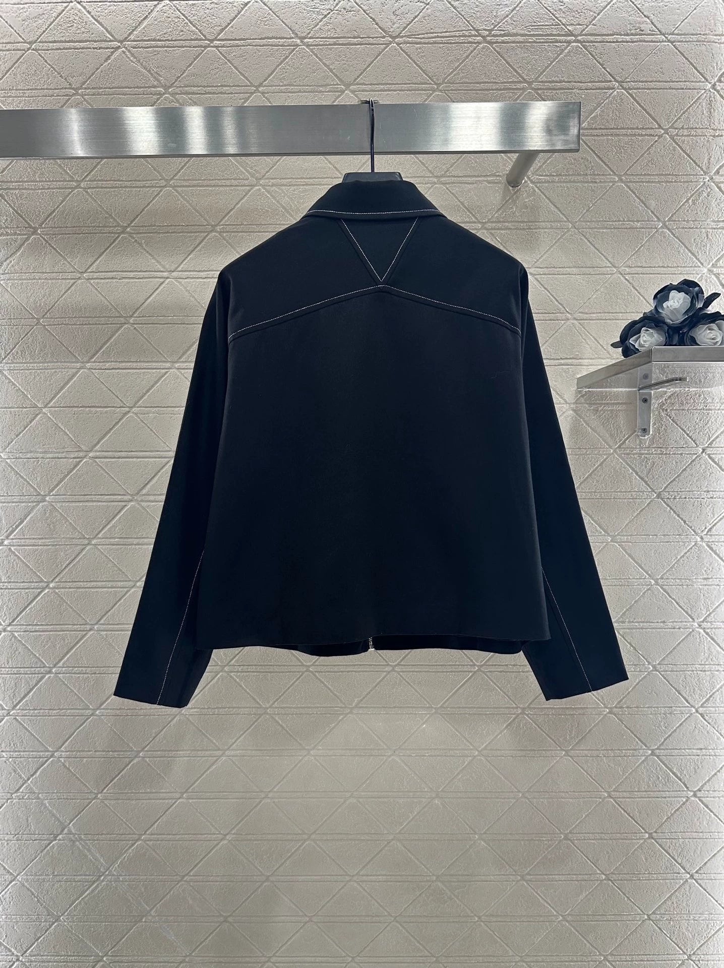 P 25 Zippered Outline Lapel Jacket