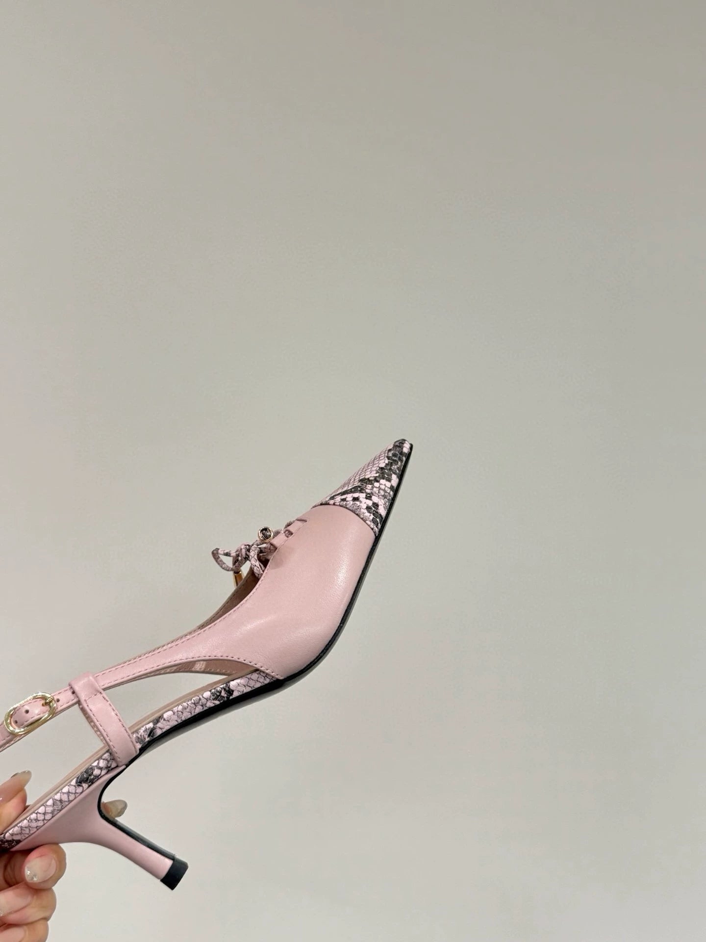 Serpentine pointed cat heel high heels