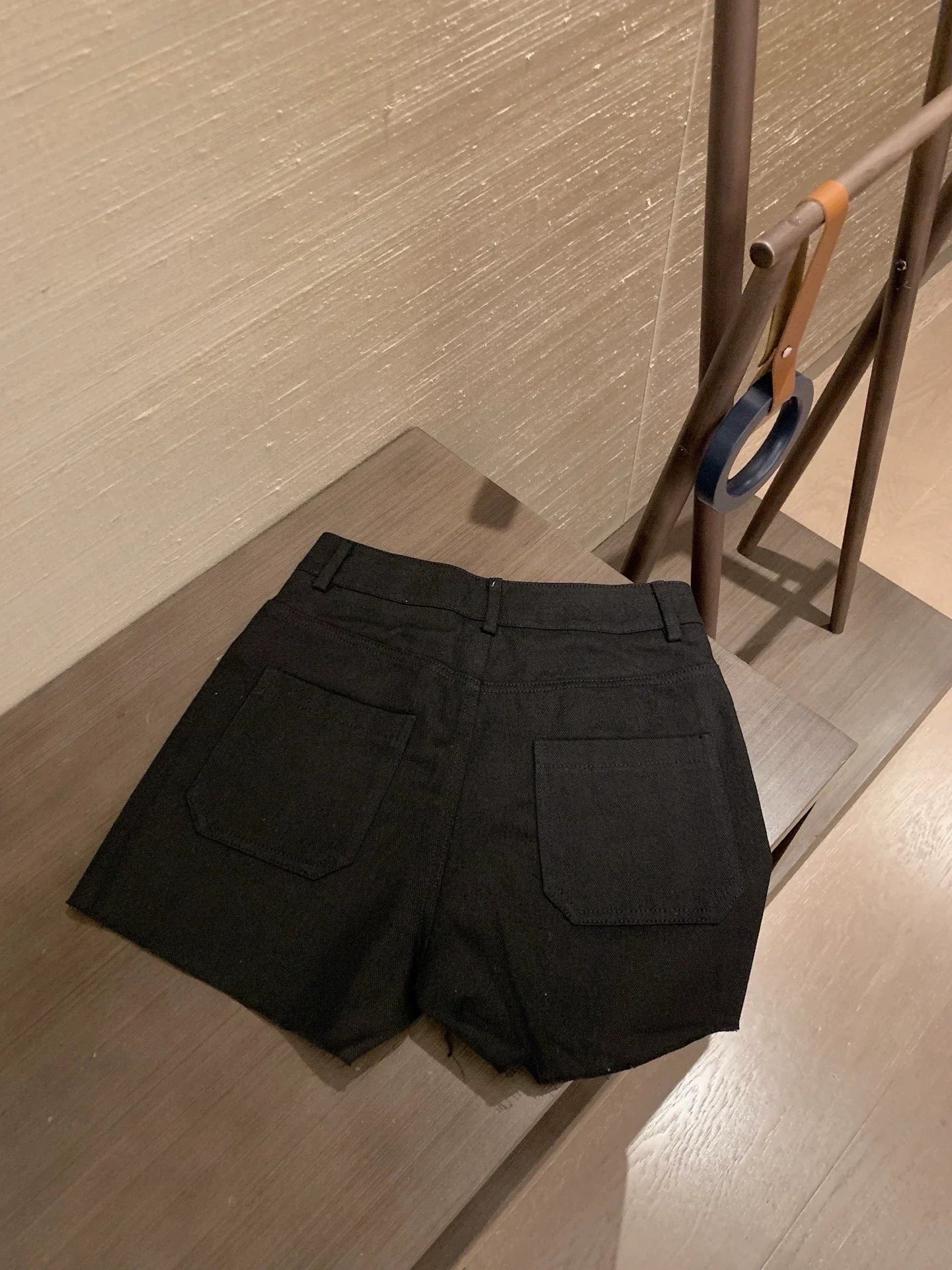 25 Summer new contrast color positioning embroidery pocket denim shorts