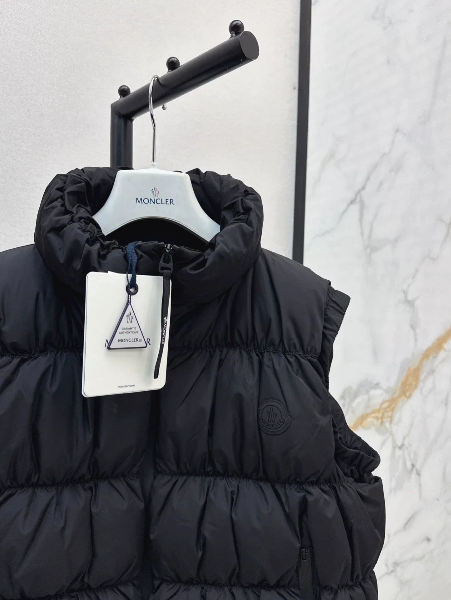 25 Collar decoration down vest