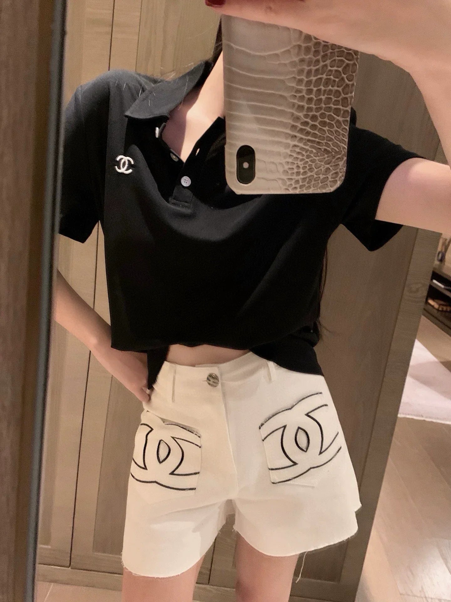 25 Summer new contrast color positioning embroidery pocket denim shorts