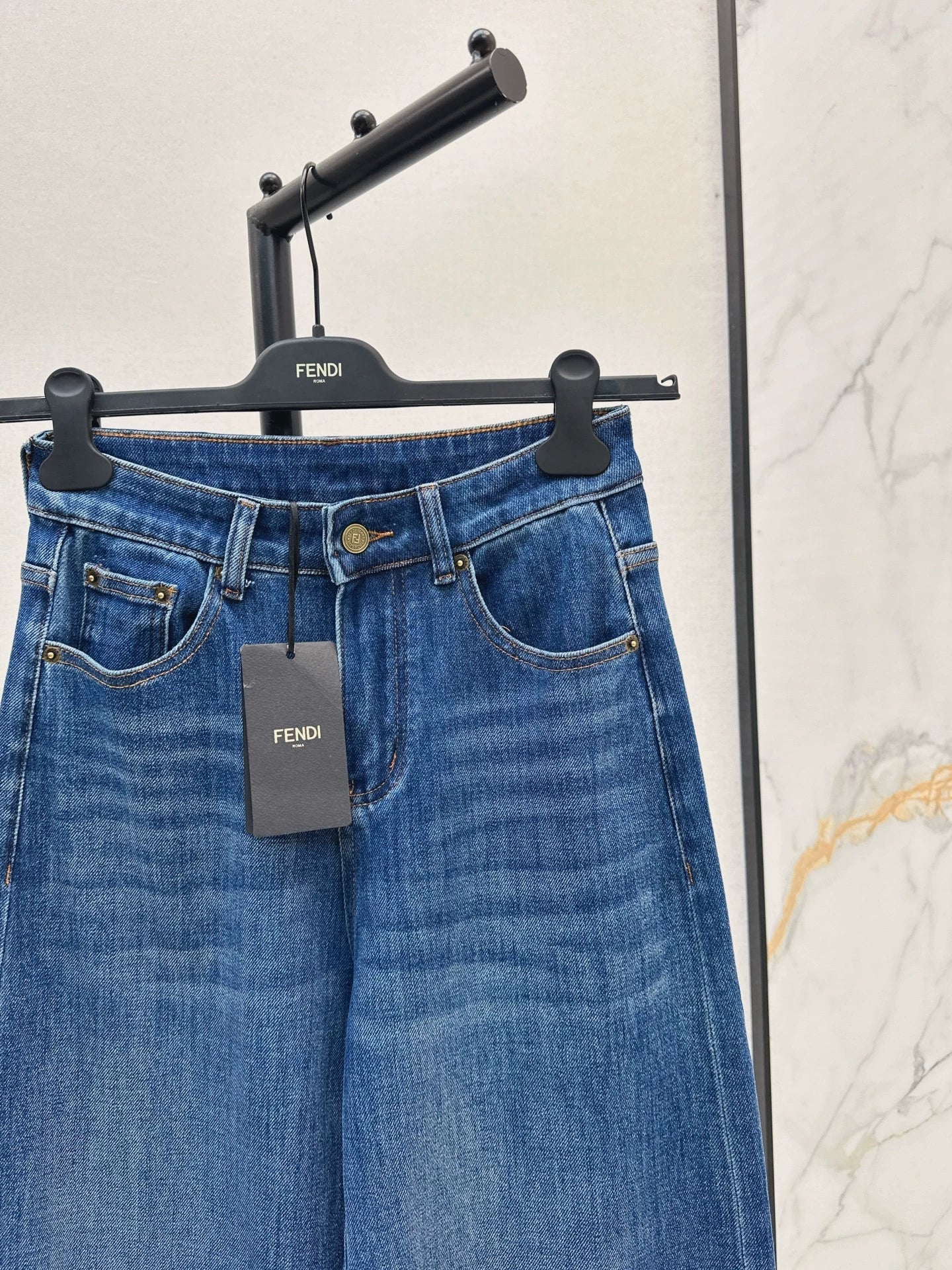 25fw Logo triangle decoration straight leg jeans