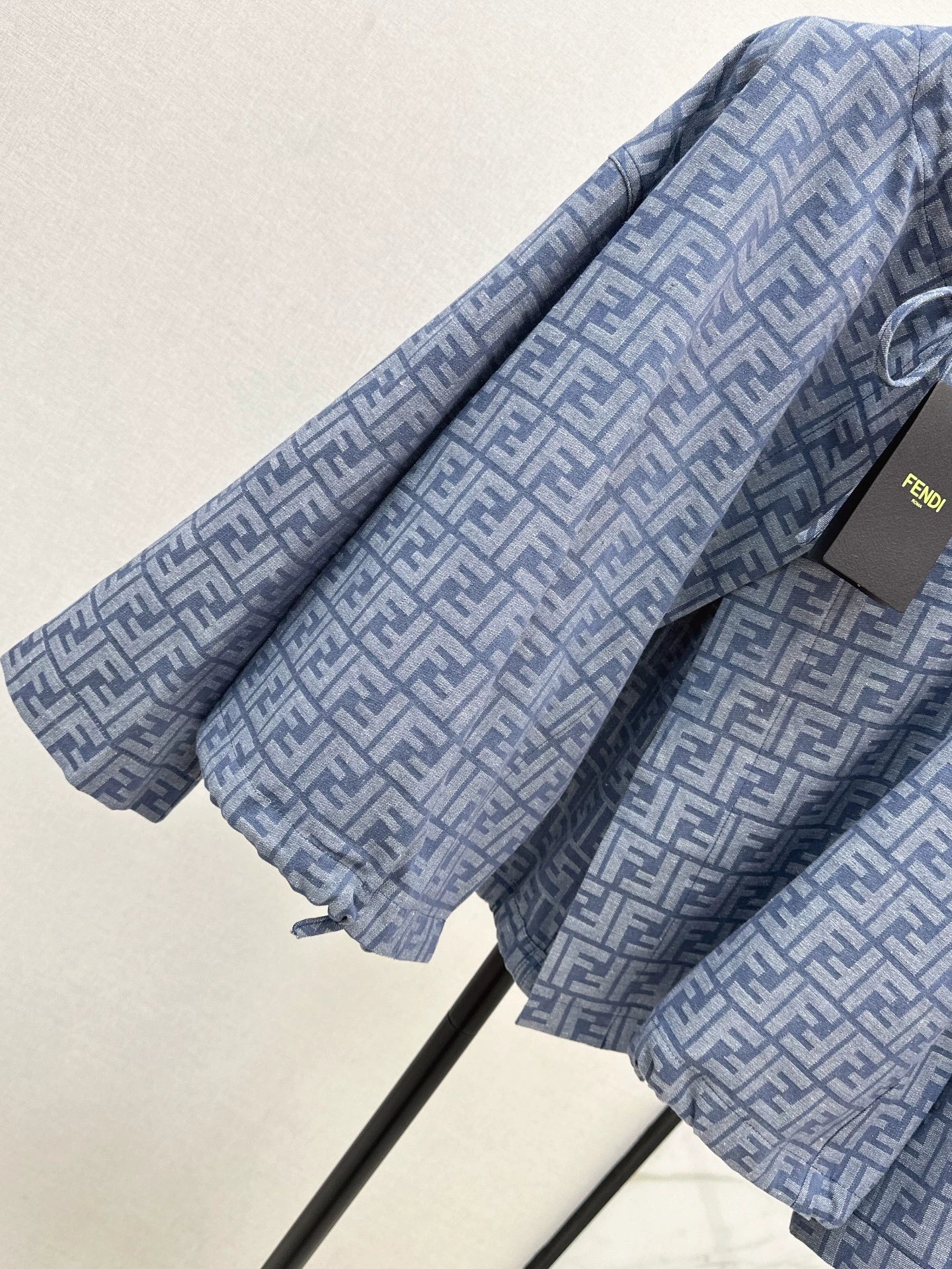 25fw letter print cape coat