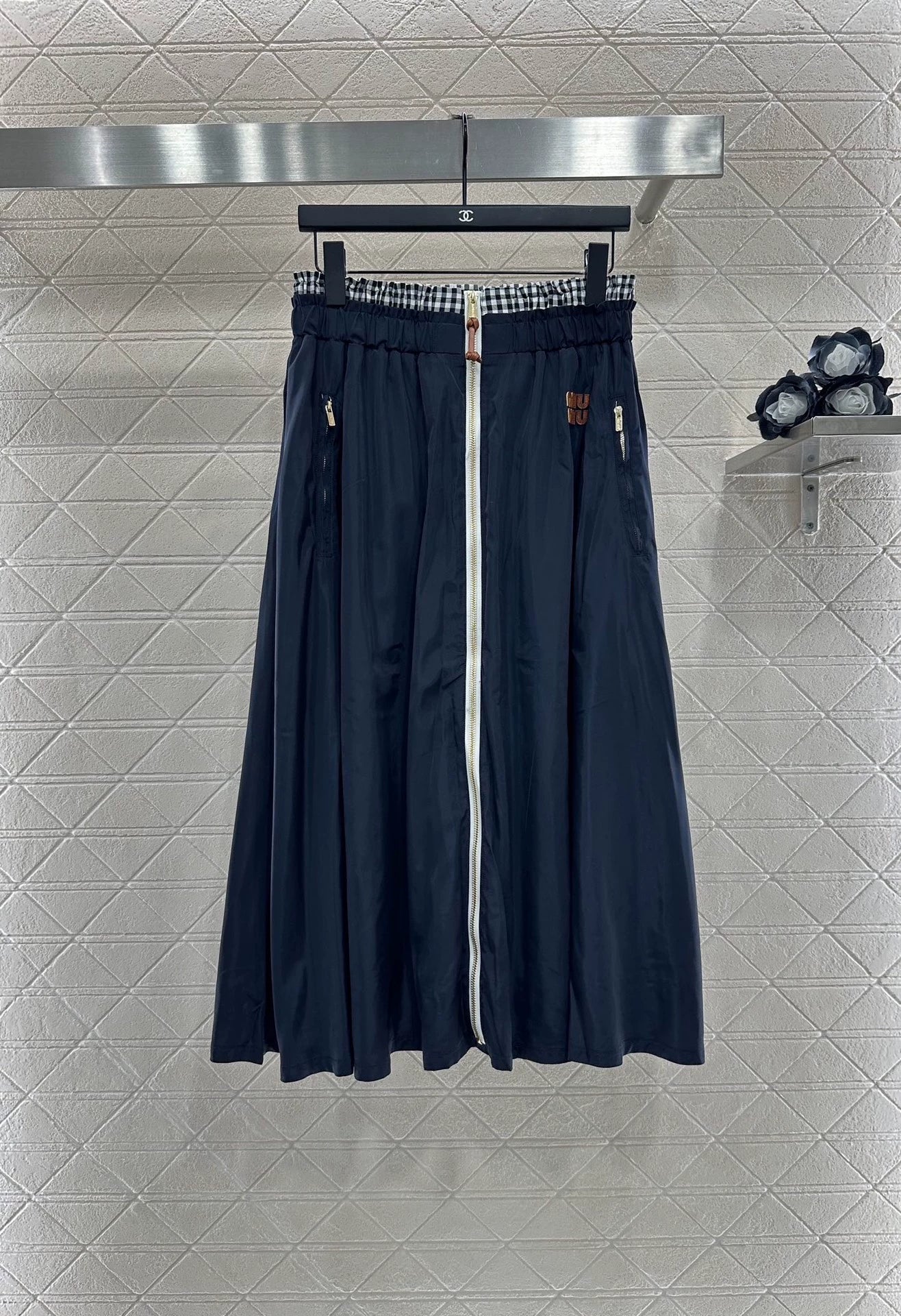 Mi 25 High-waisted zippered skirt
