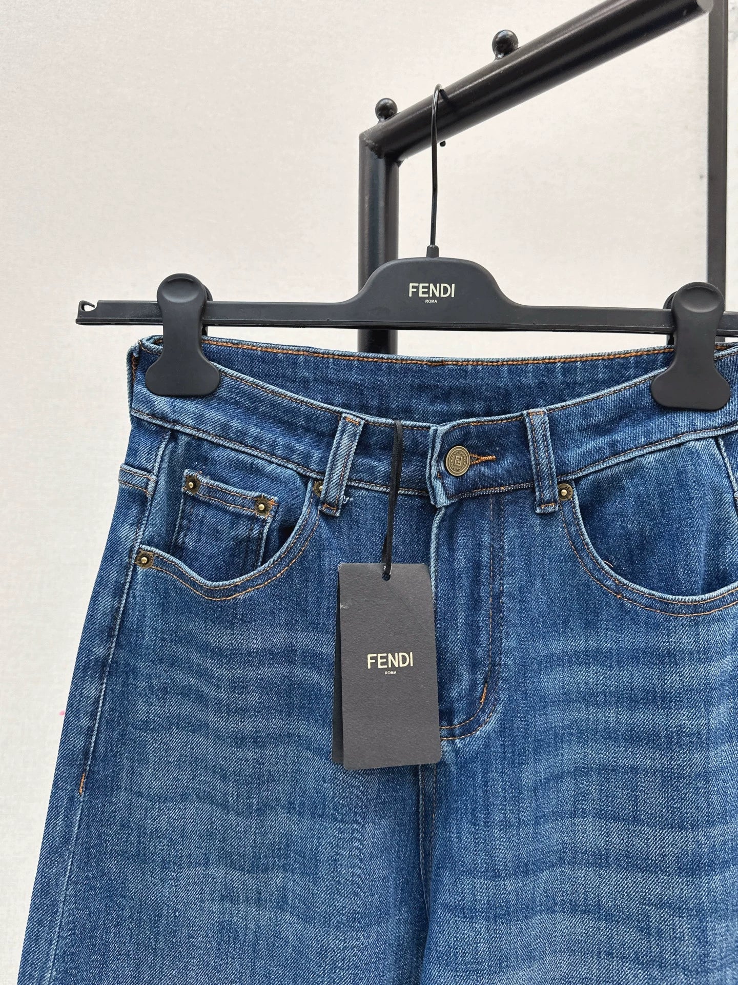 25fw Logo triangle decoration straight leg jeans