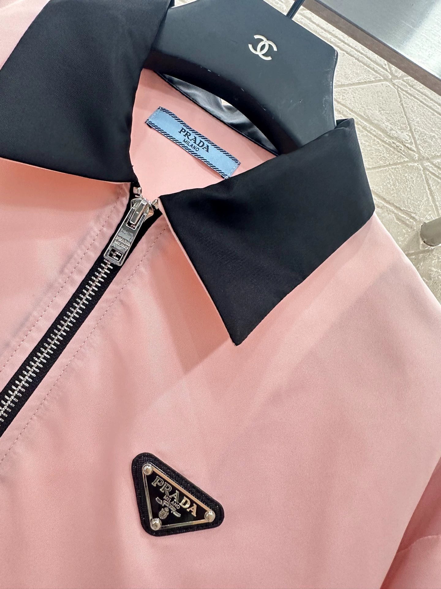 P 25 Windproof zip-up jacket