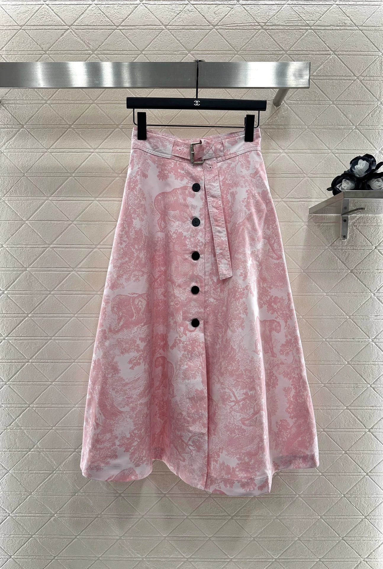 D 25 Jacquard belt and flared skirt