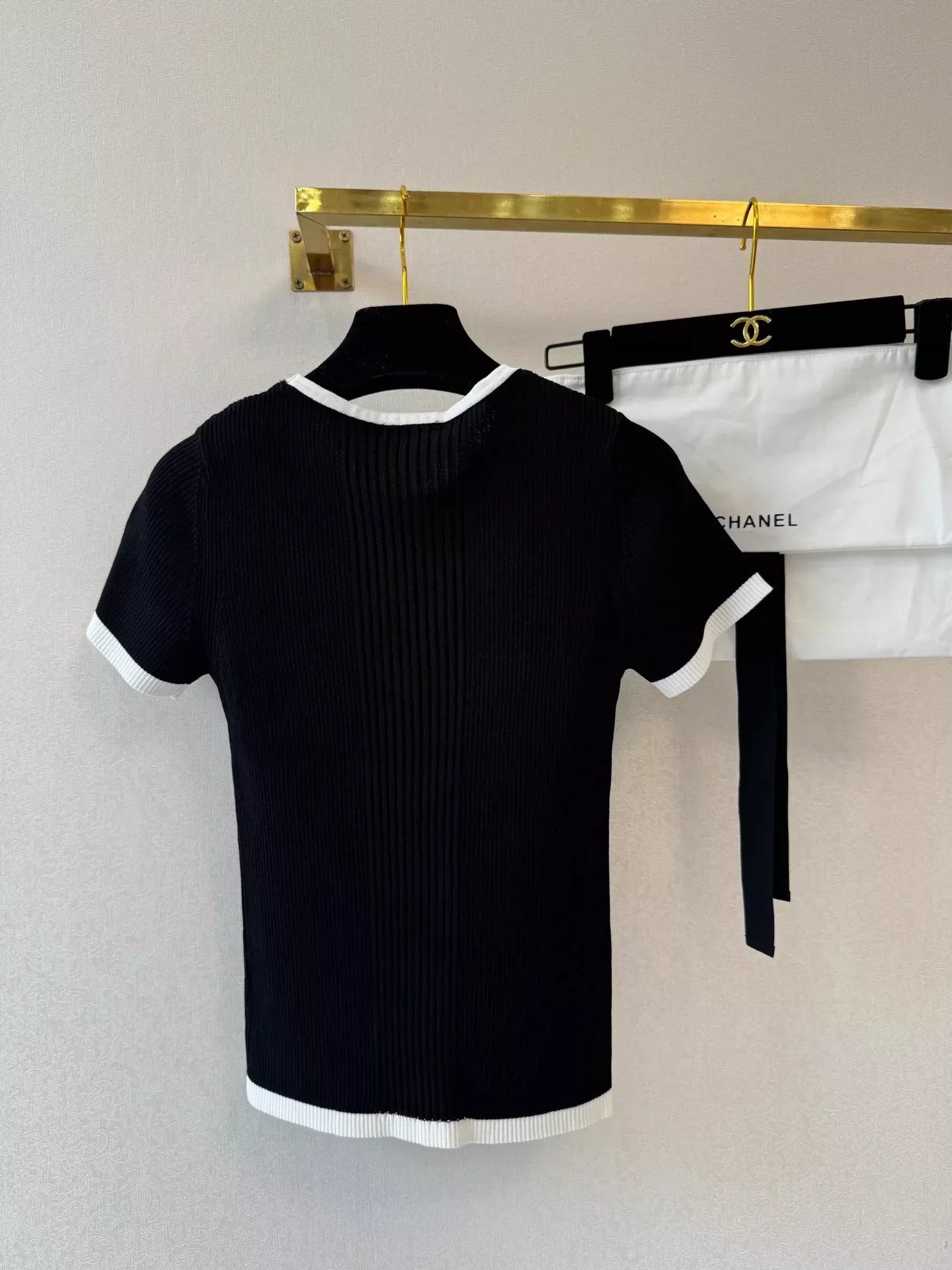 25 Summer new stitching round neck knitted top