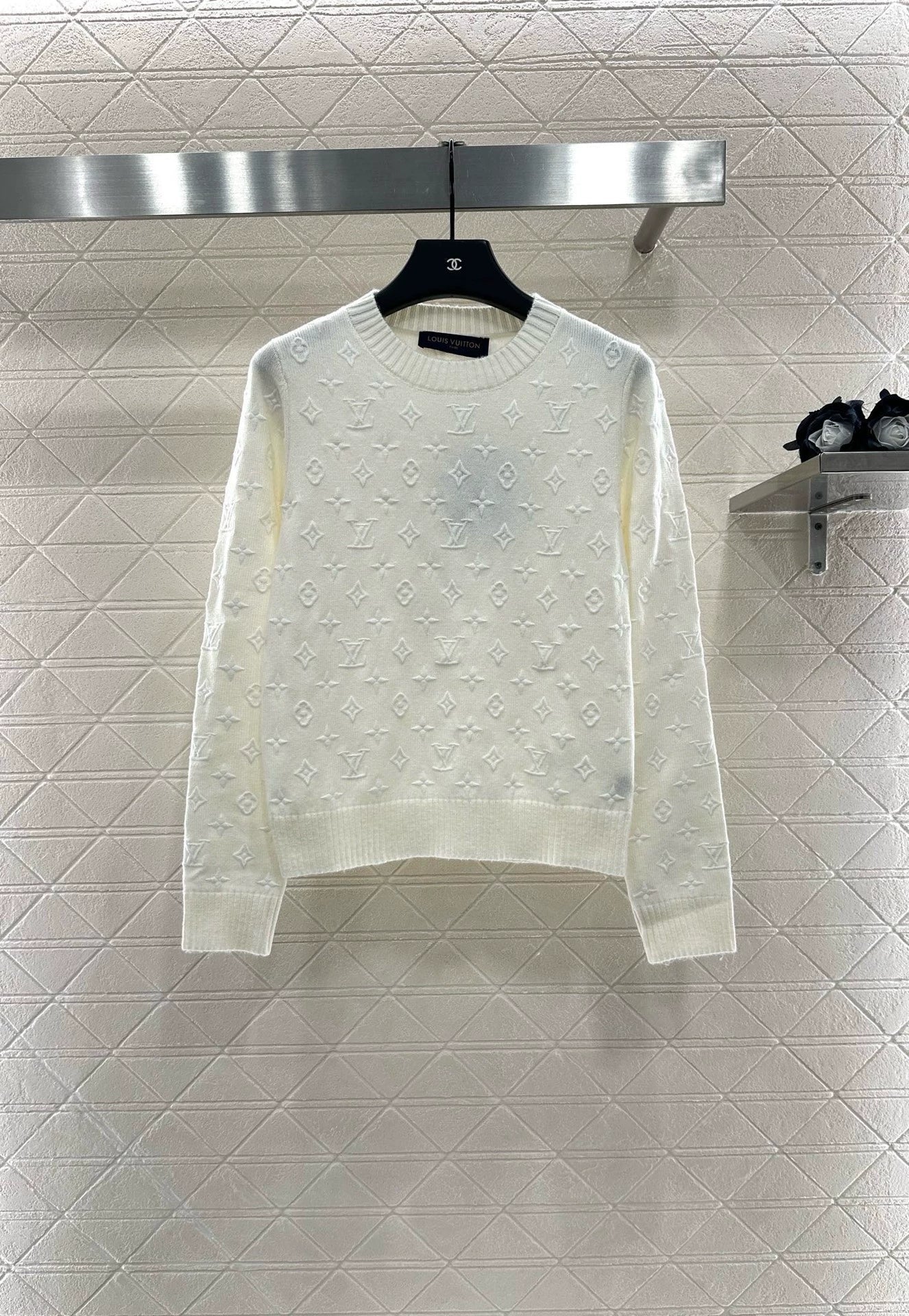 L 25 Embroidered jacquard sweater