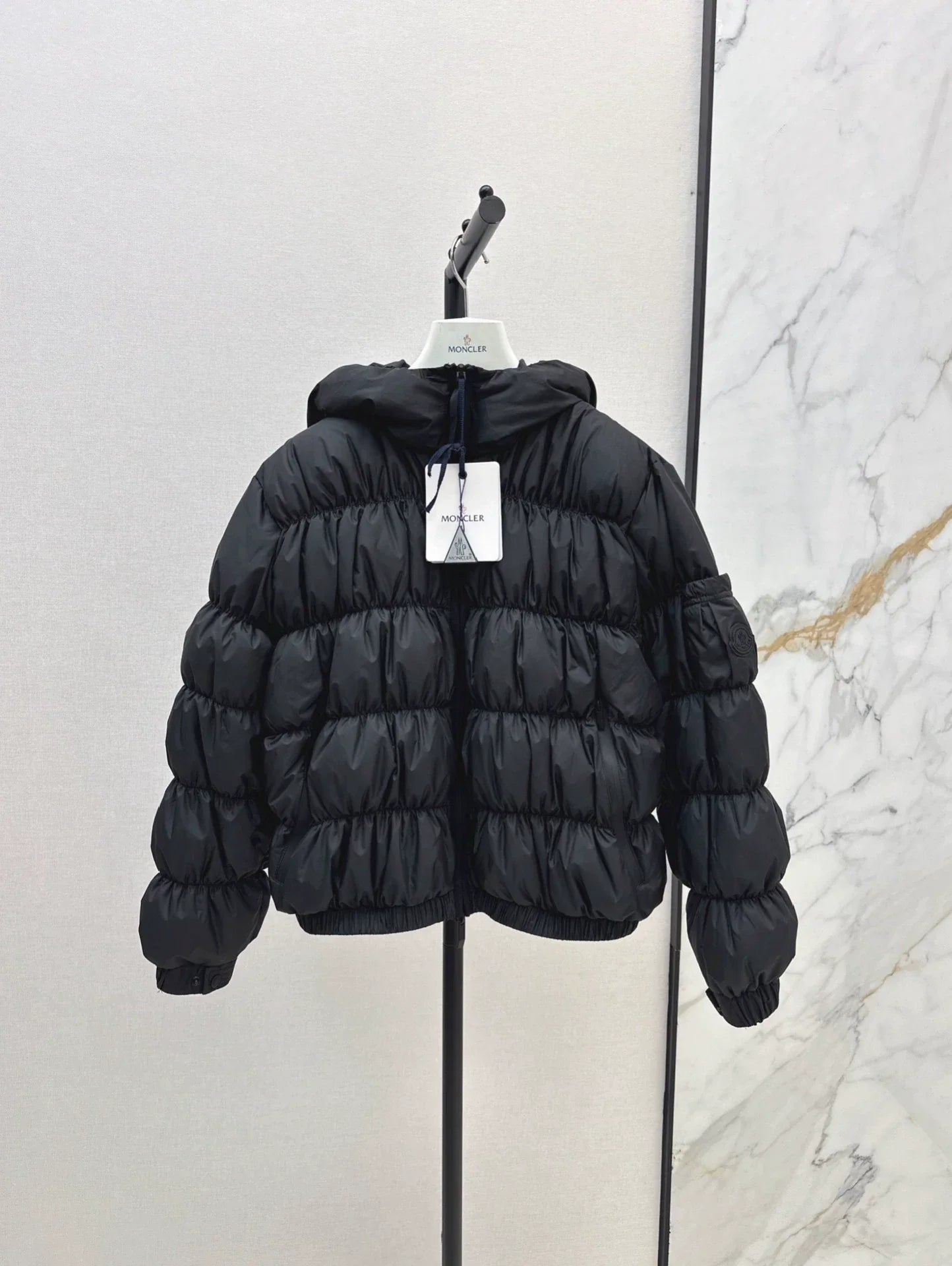 25 Pleated decorative hooded down jacket