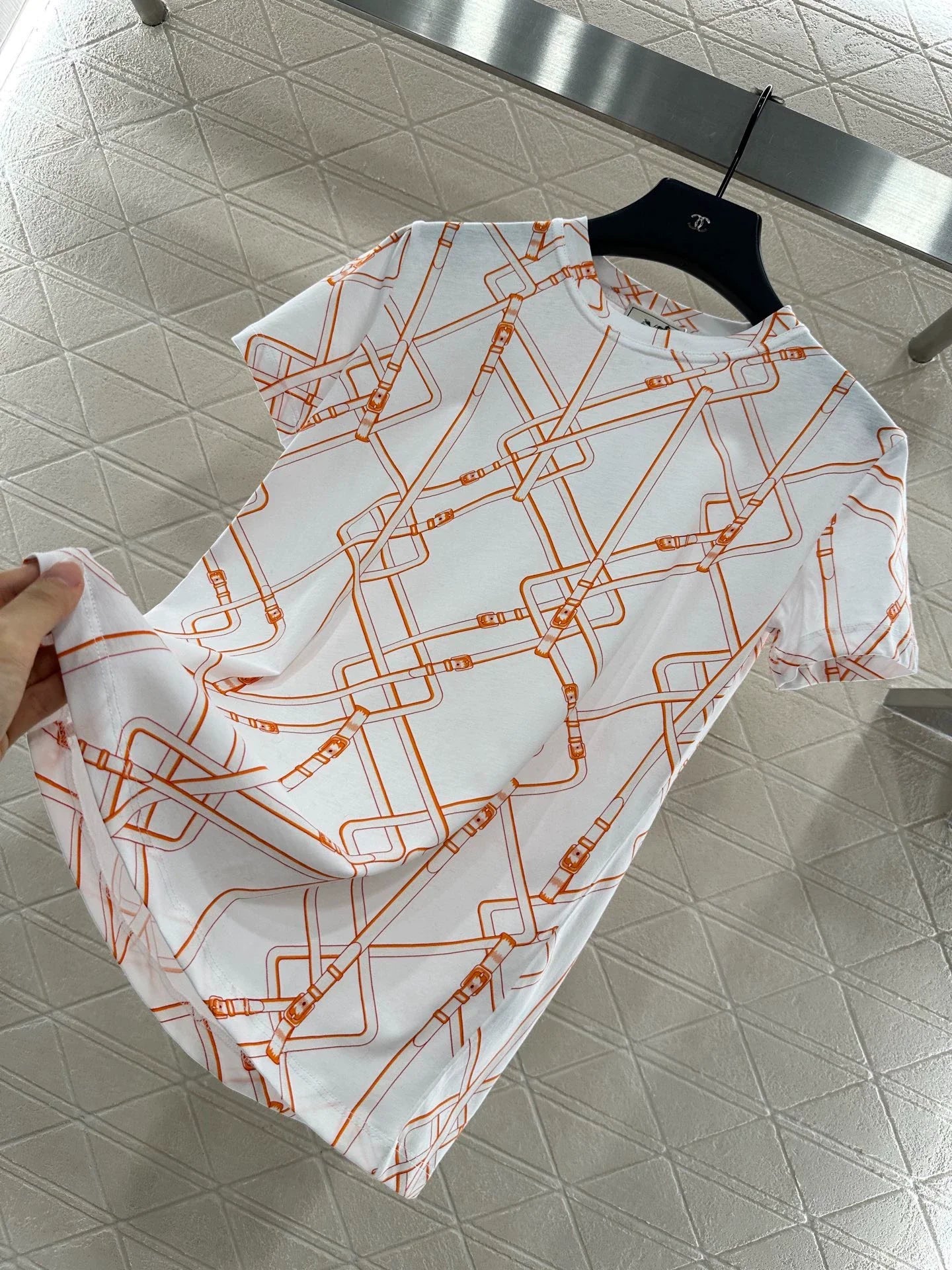 25fw Chain buckle printed T-shirt)