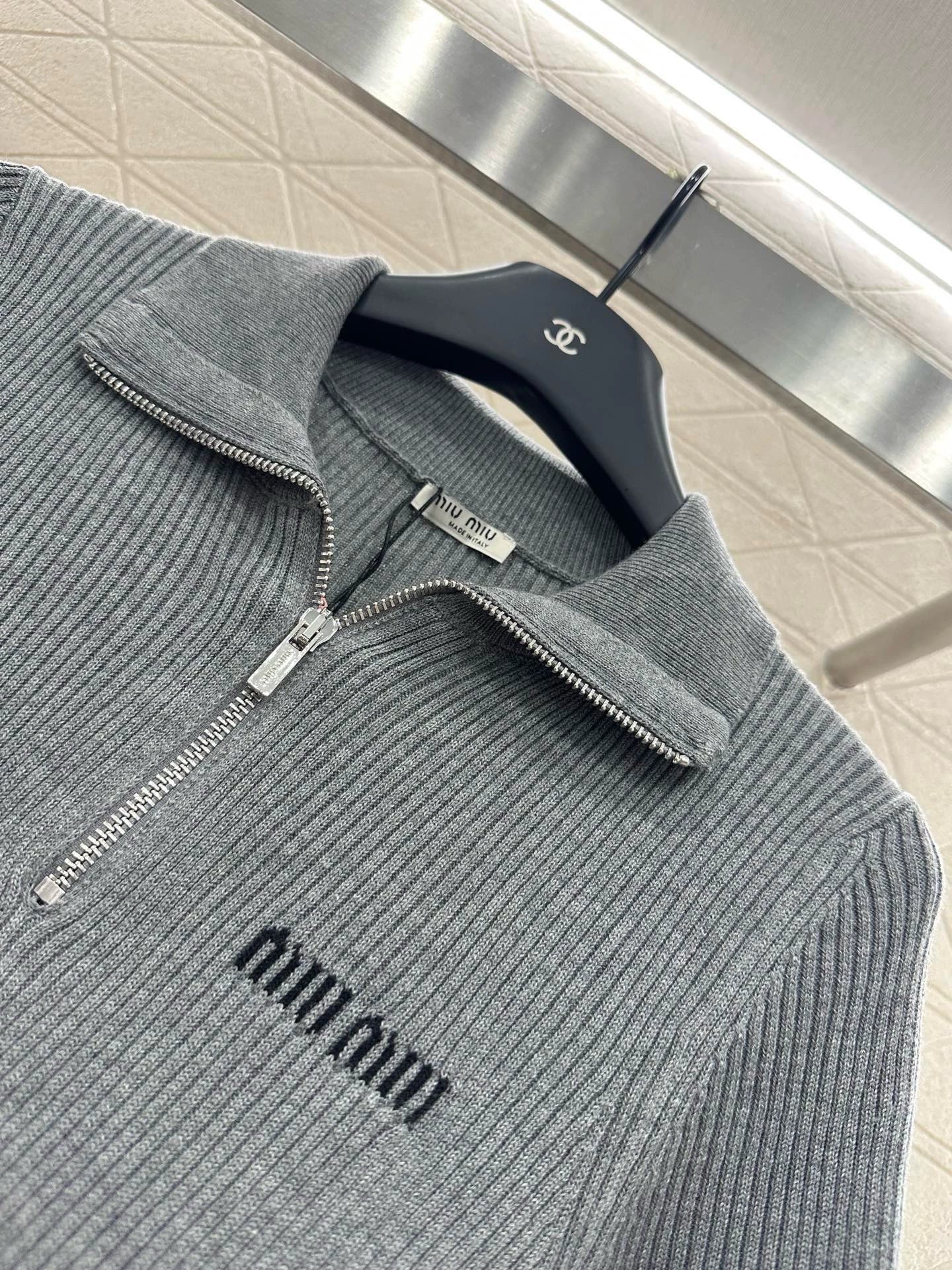 Mi 25 Lapel knitted top
