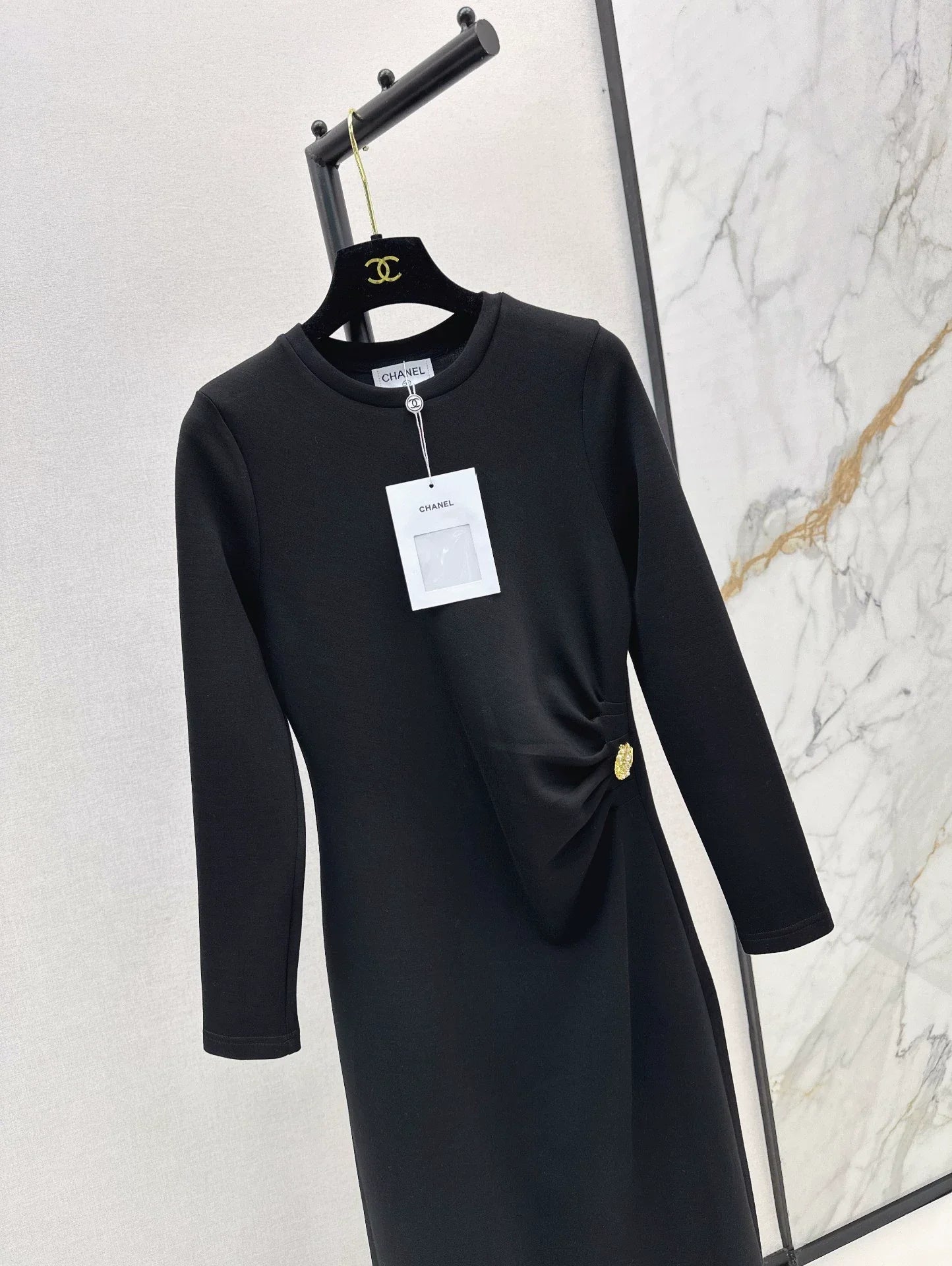 25 Hardware decoration long waist cinching dress