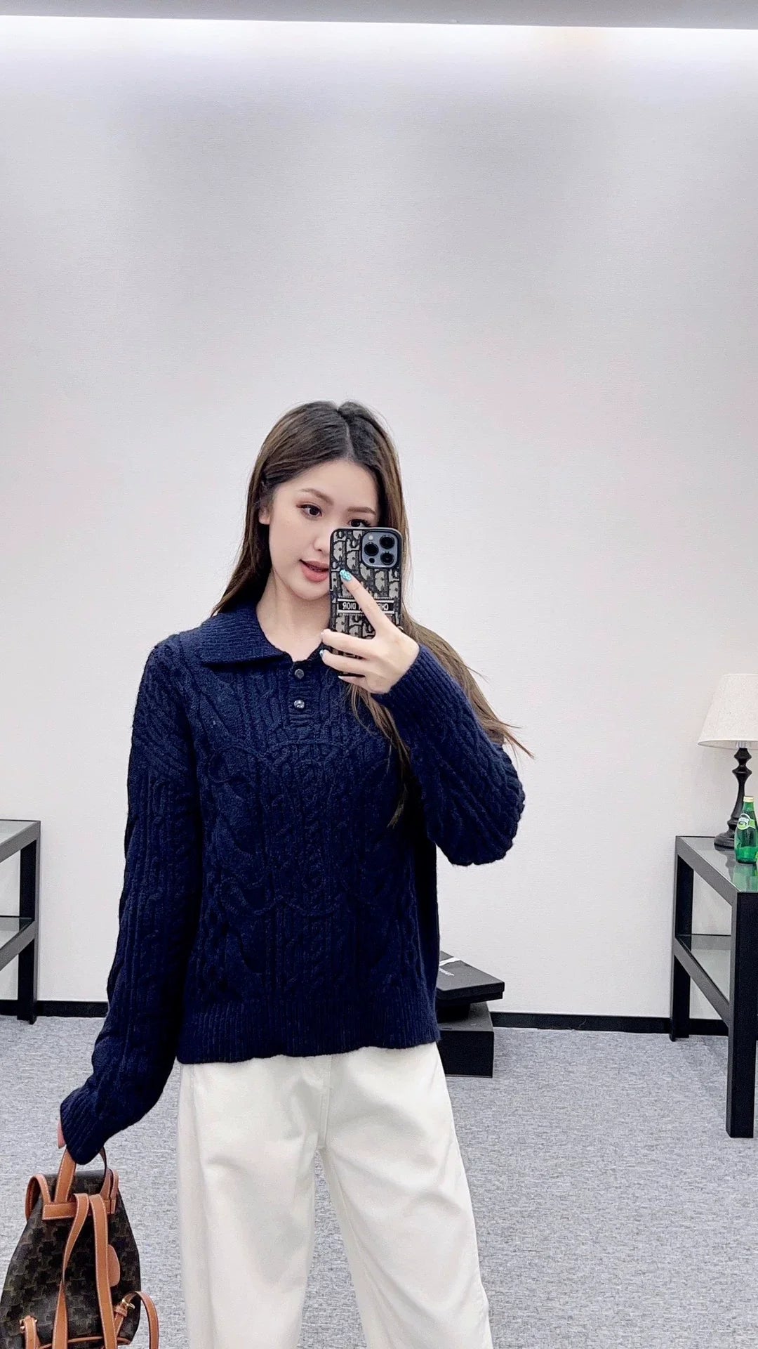 25 Crochet lapel knitted top