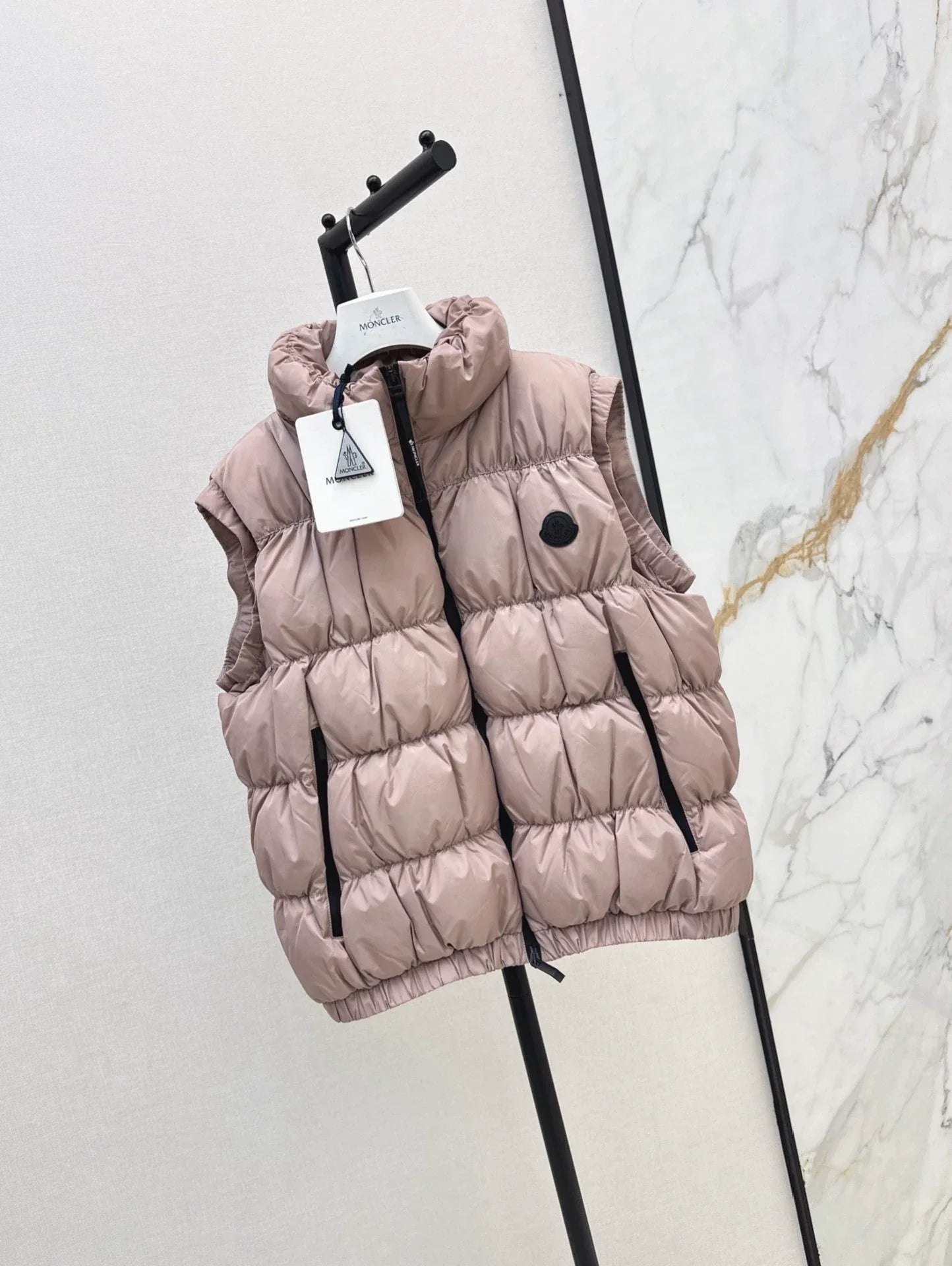 25 Collar decoration down vest