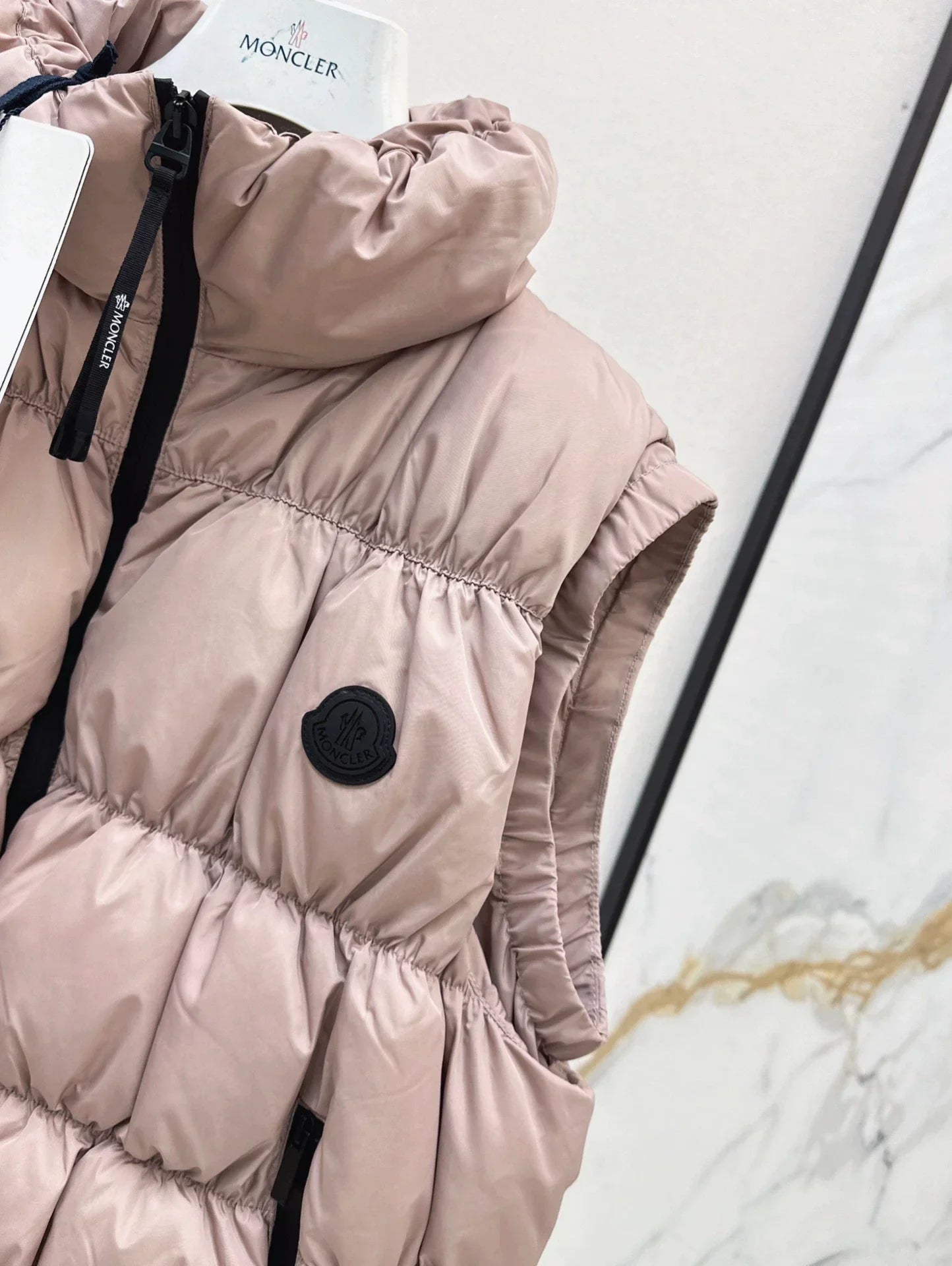 25 Collar decoration down vest