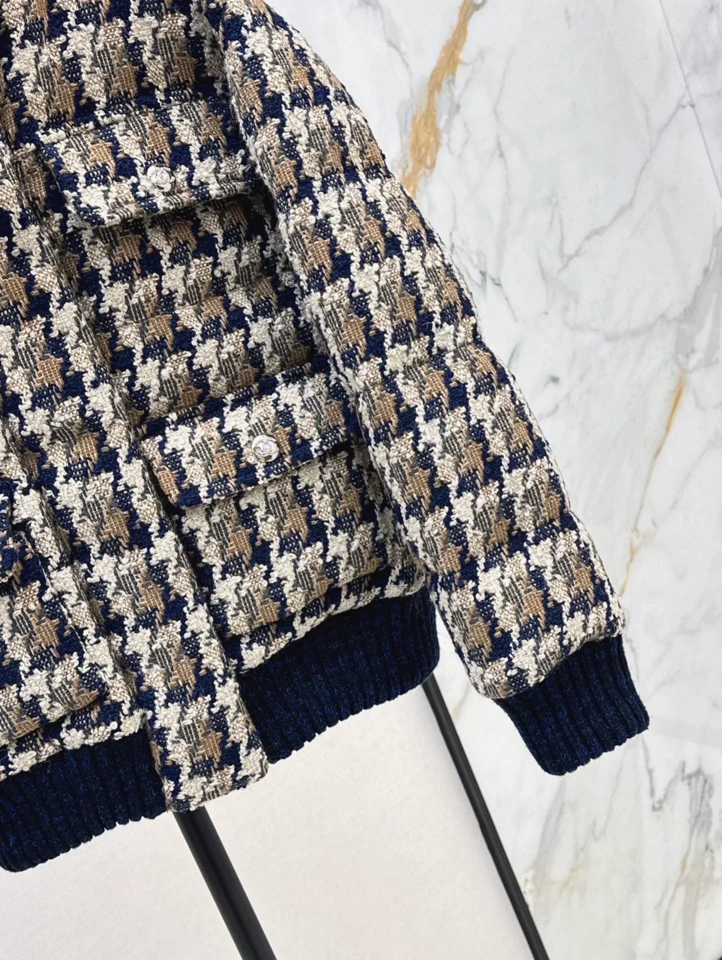 25 Skiing tweed plaid stand up collar down