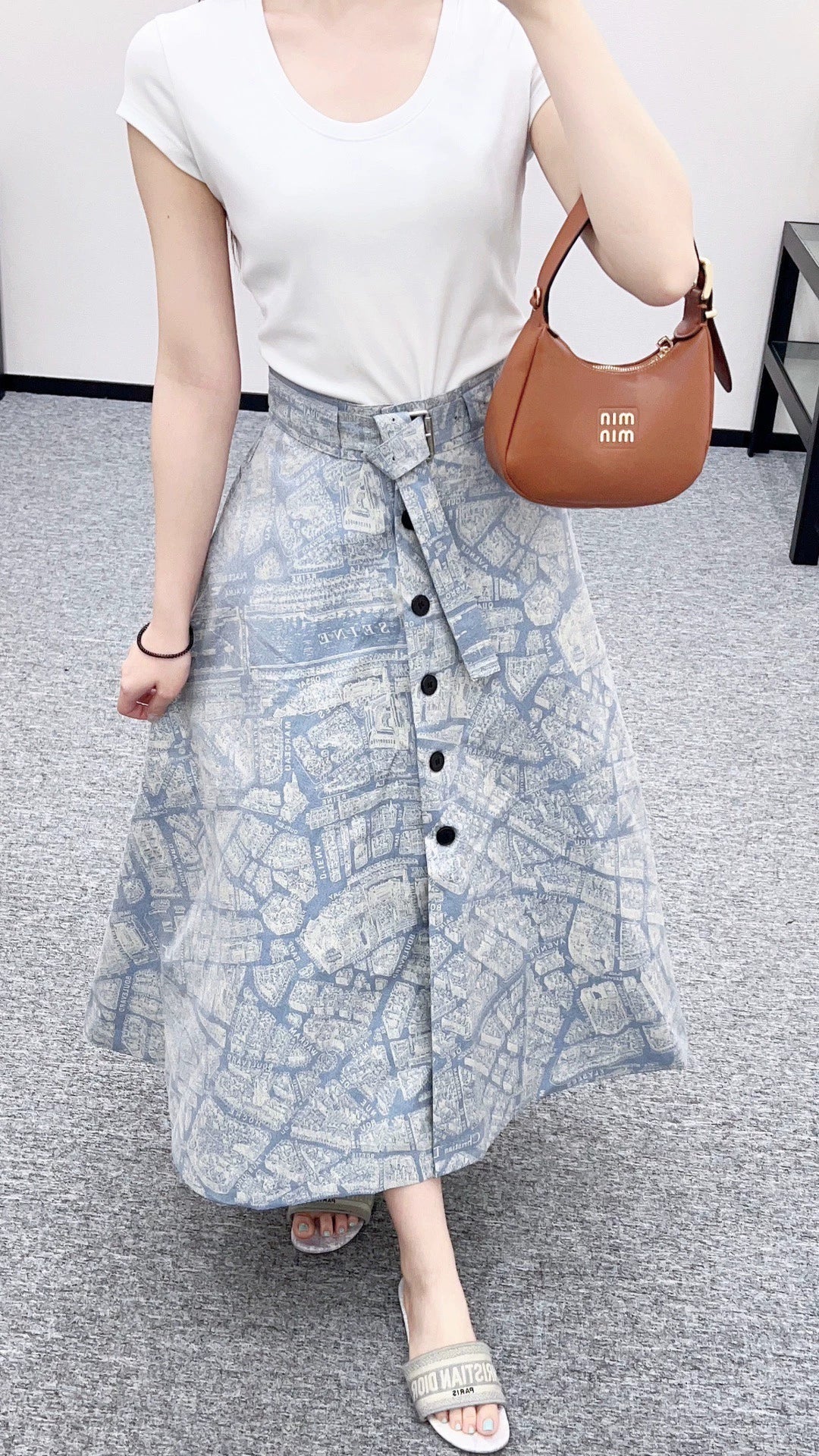 D 25 Jacquard belt and flared skirt