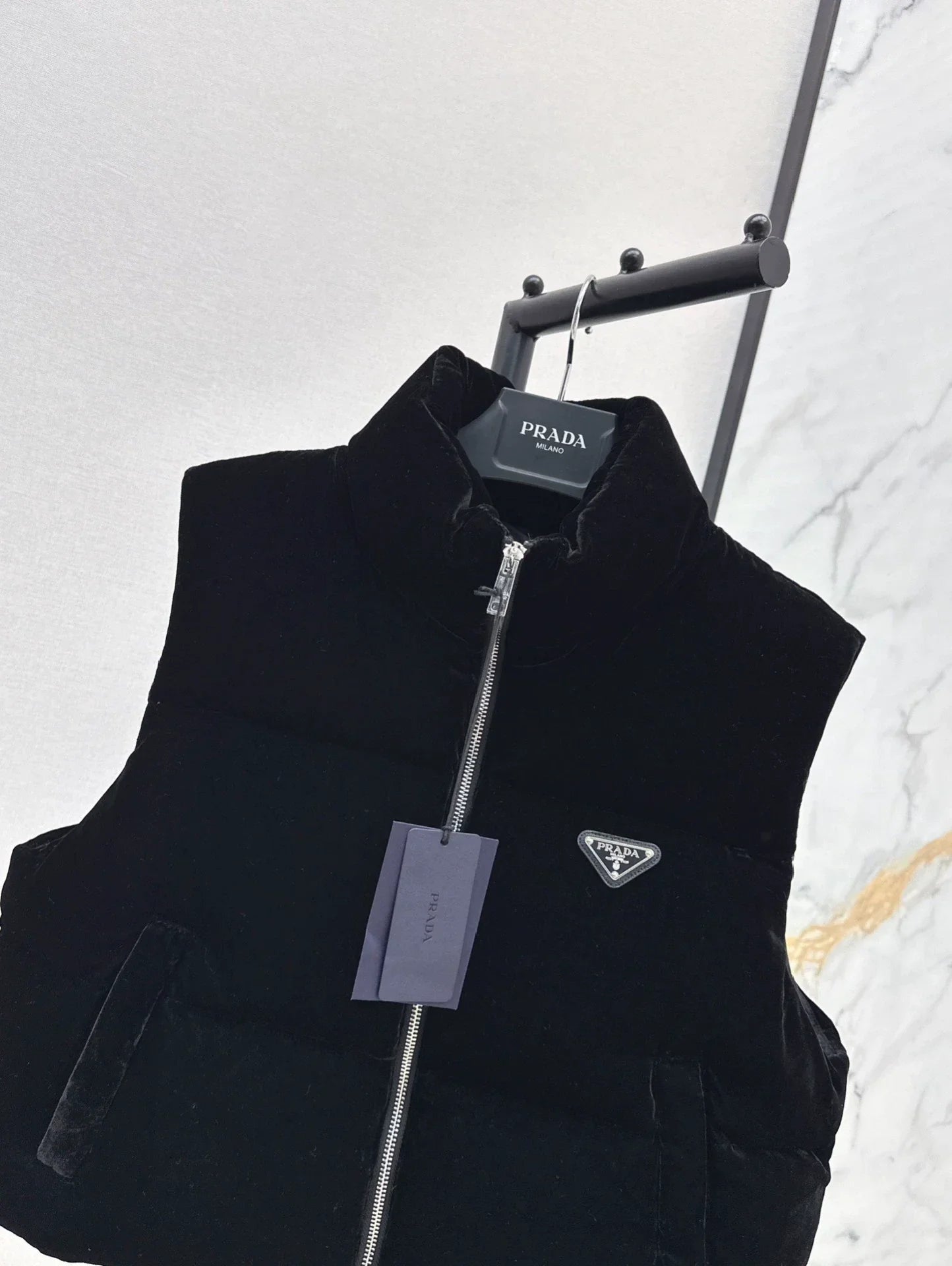 25 Small stand collar velvet down vest