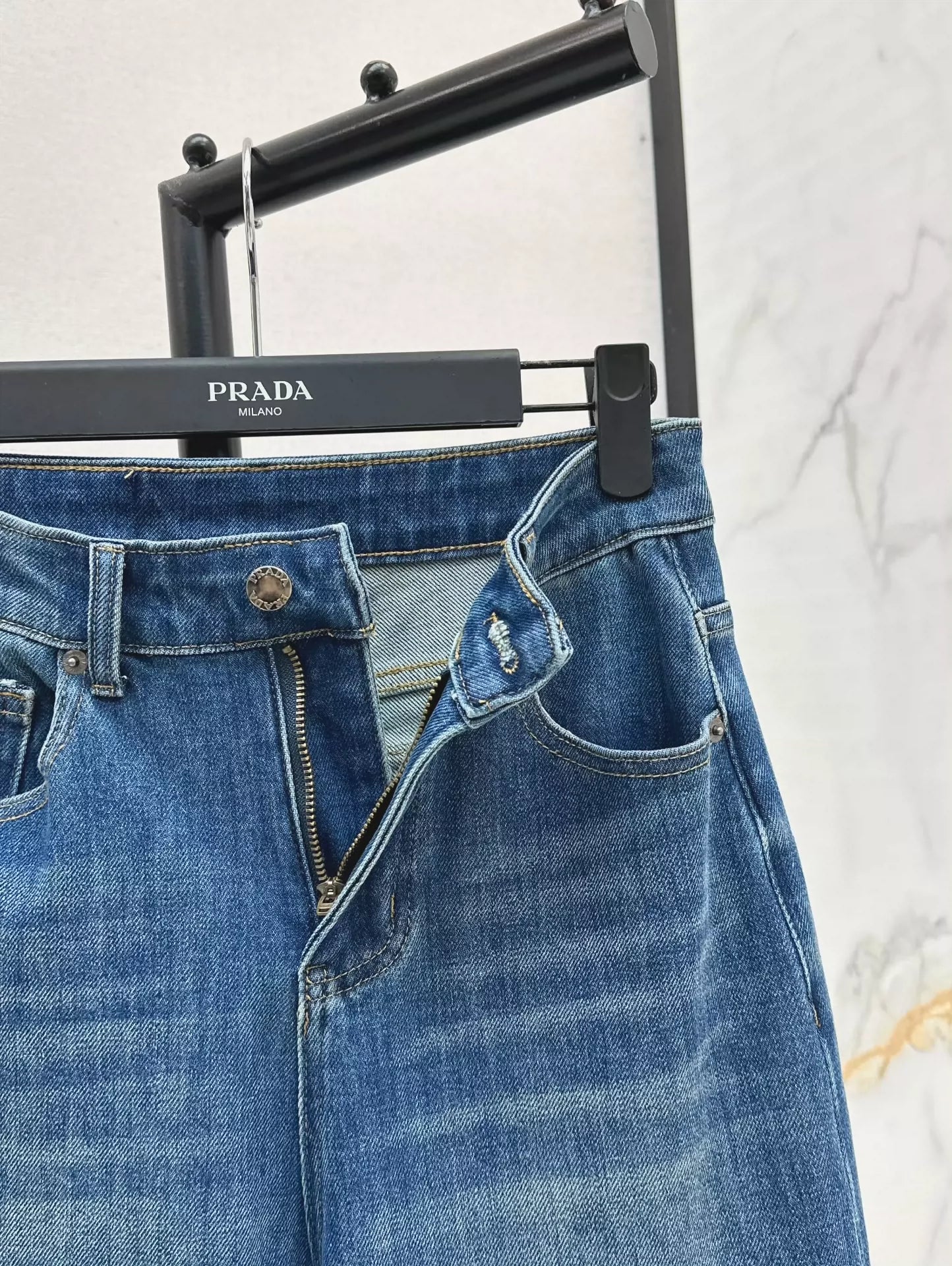25fw Triangle logo straight leg jeans