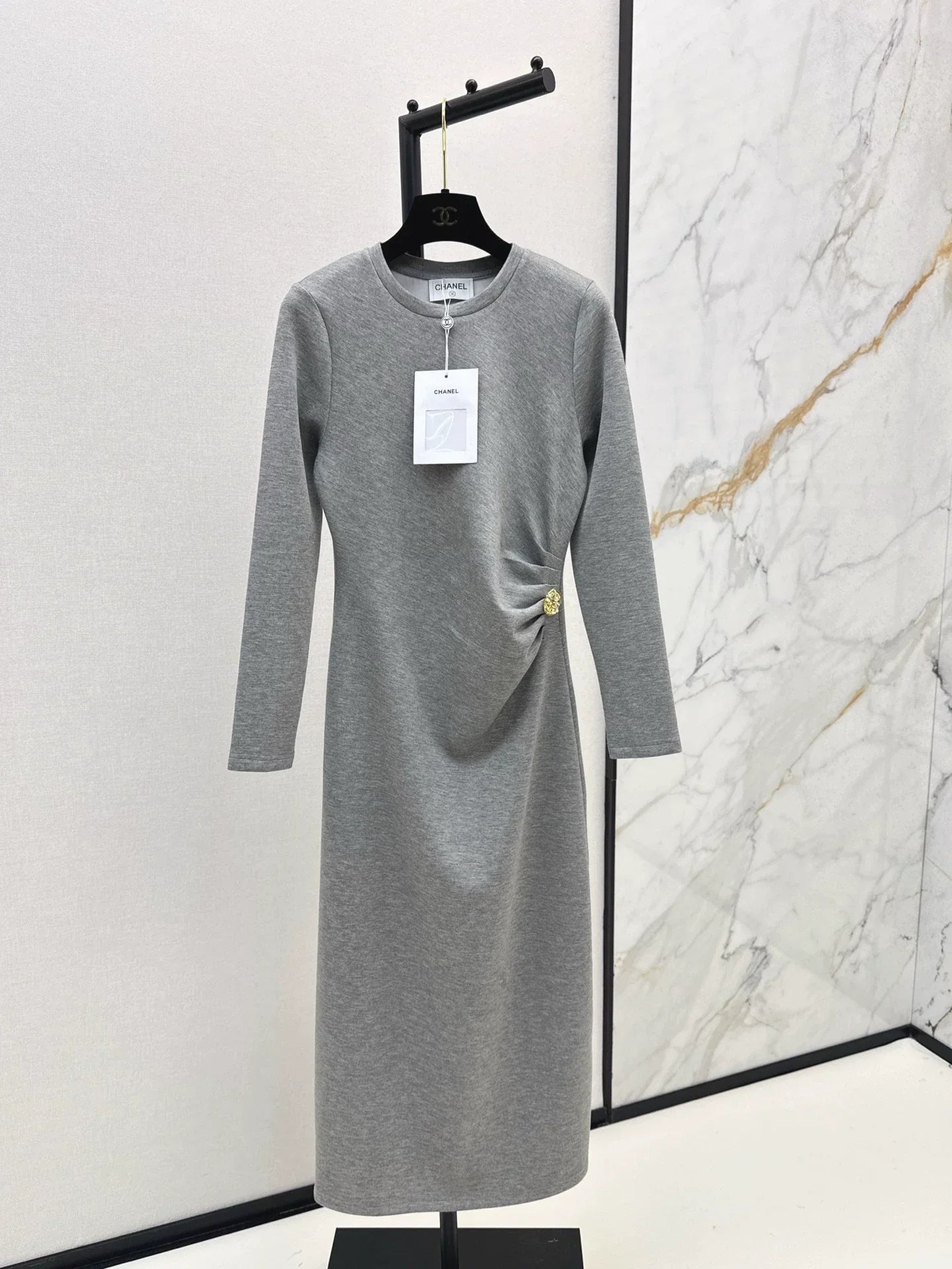 25 Hardware decoration long waist cinching dress