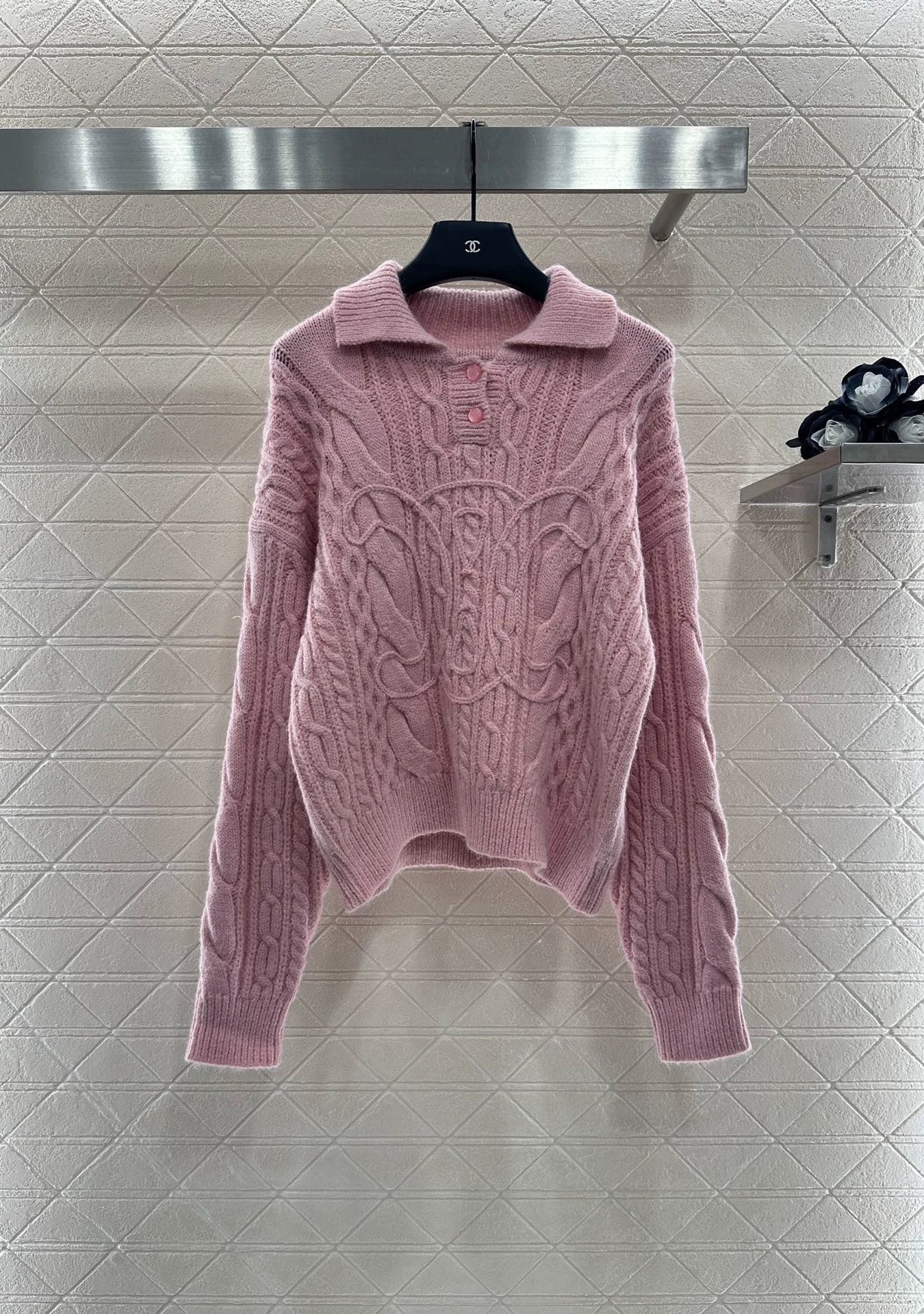 25 Crochet lapel knitted top