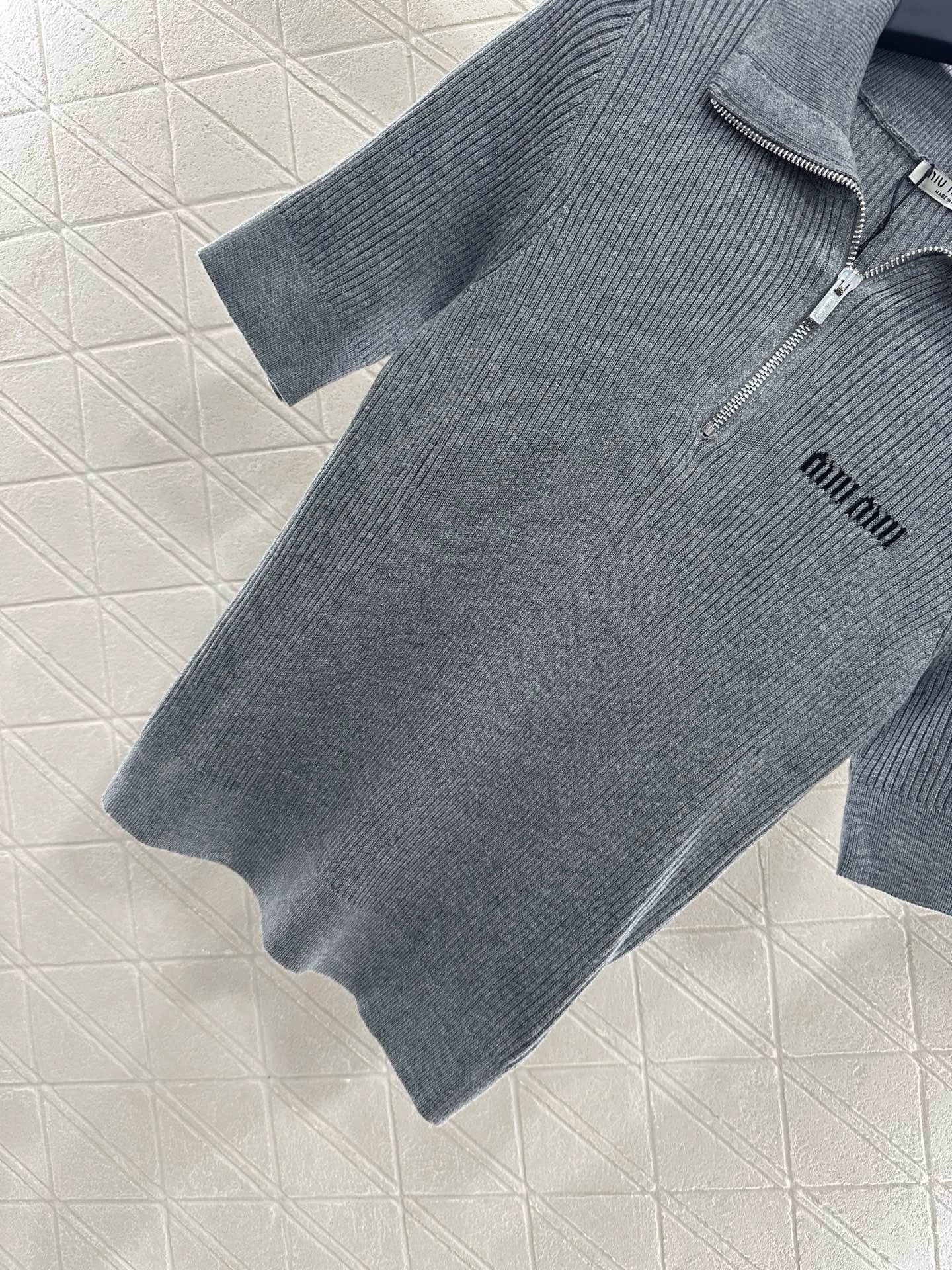 Mi 25 Lapel knitted top