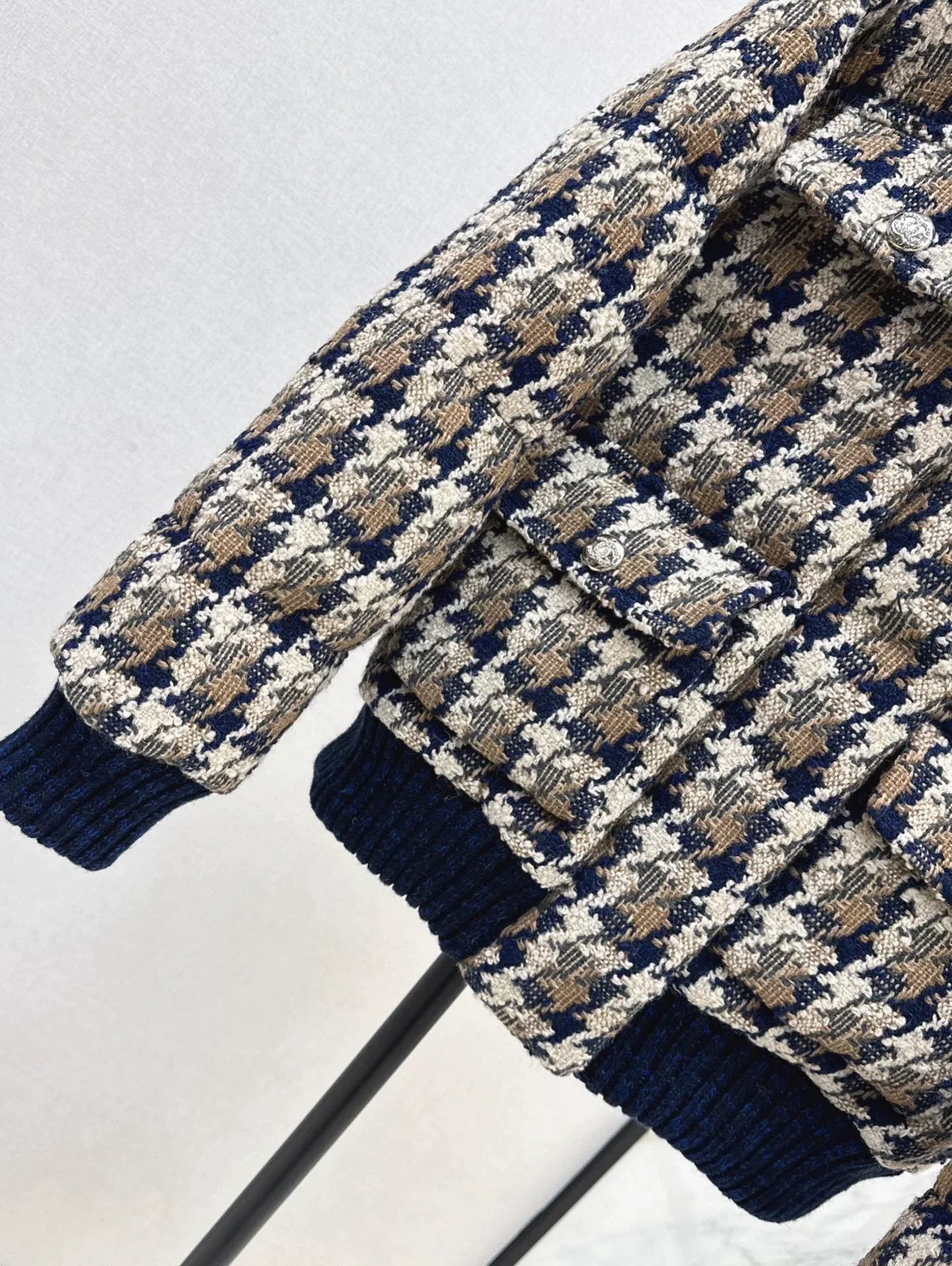 25 Skiing tweed plaid stand up collar down