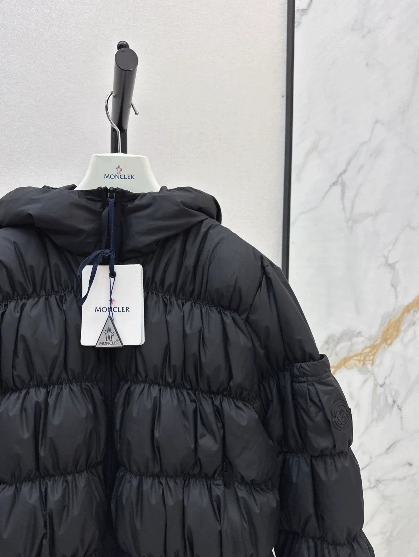 25 Pleated decorative hooded down jacket