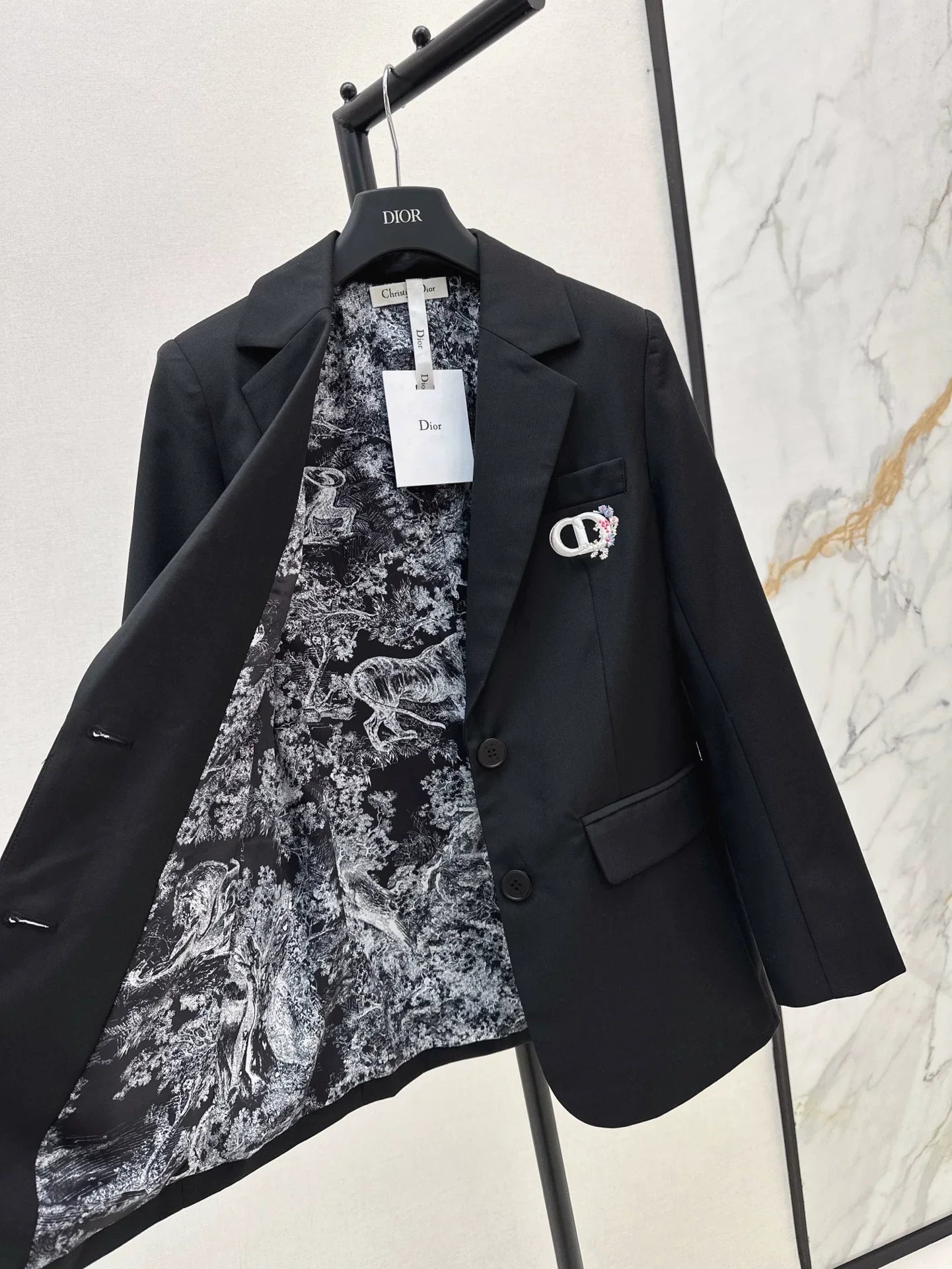 2025 Brooch suit silhouette jacket