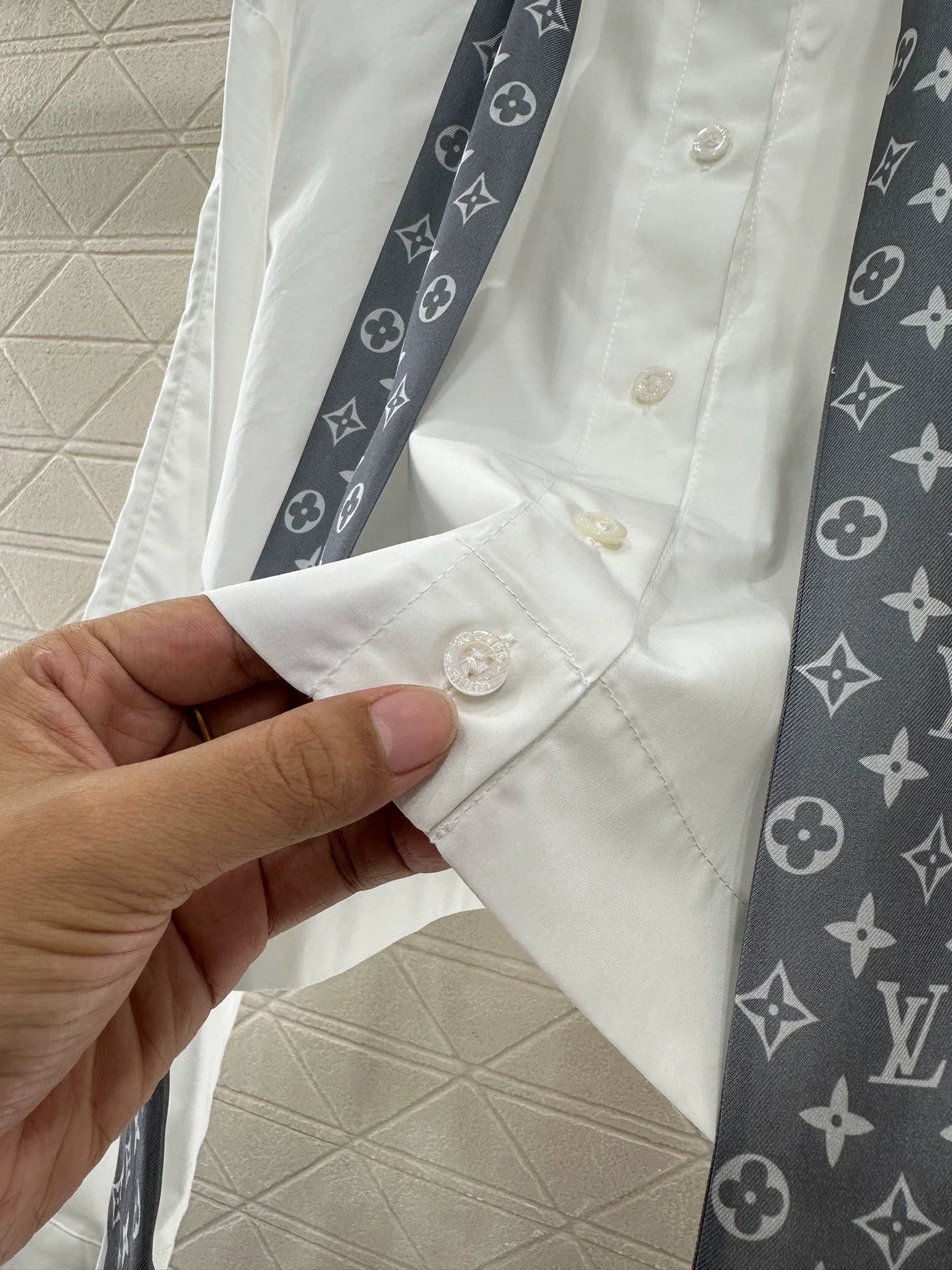 25 Silk scarf pocket shirt