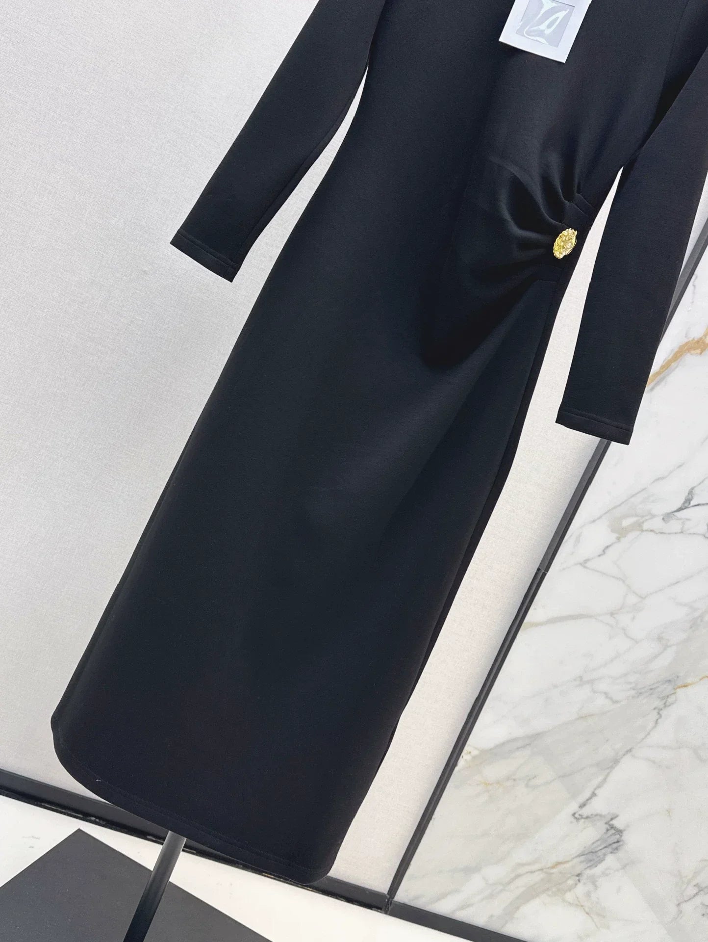 25 Hardware decoration long waist cinching dress