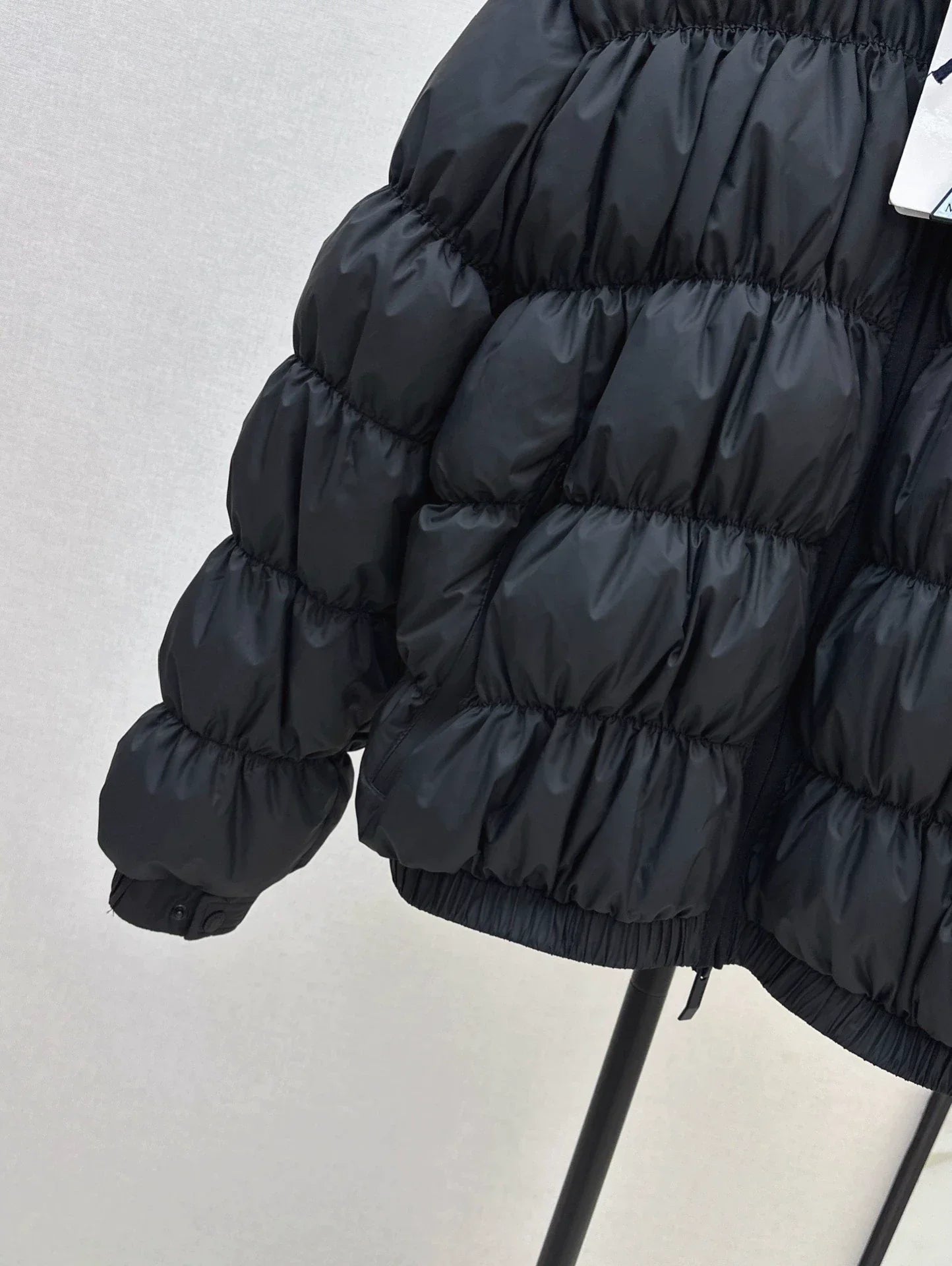 25 Pleated decorative hooded down jacket