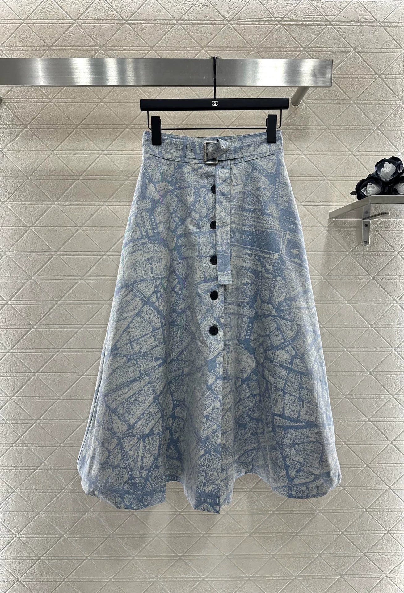 D 25 Jacquard belt and flared skirt