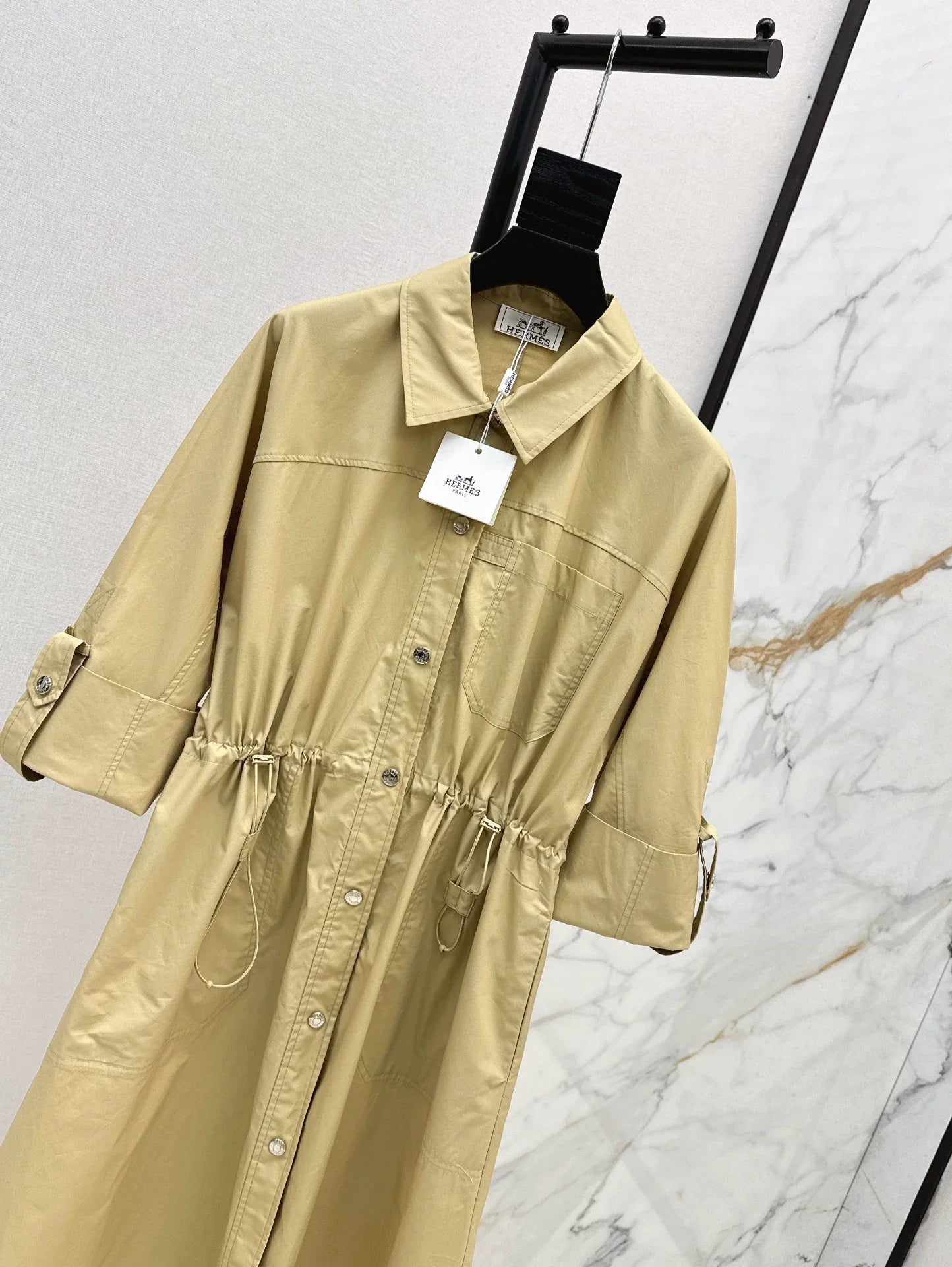 25 Shirt collar waist cinching dress
