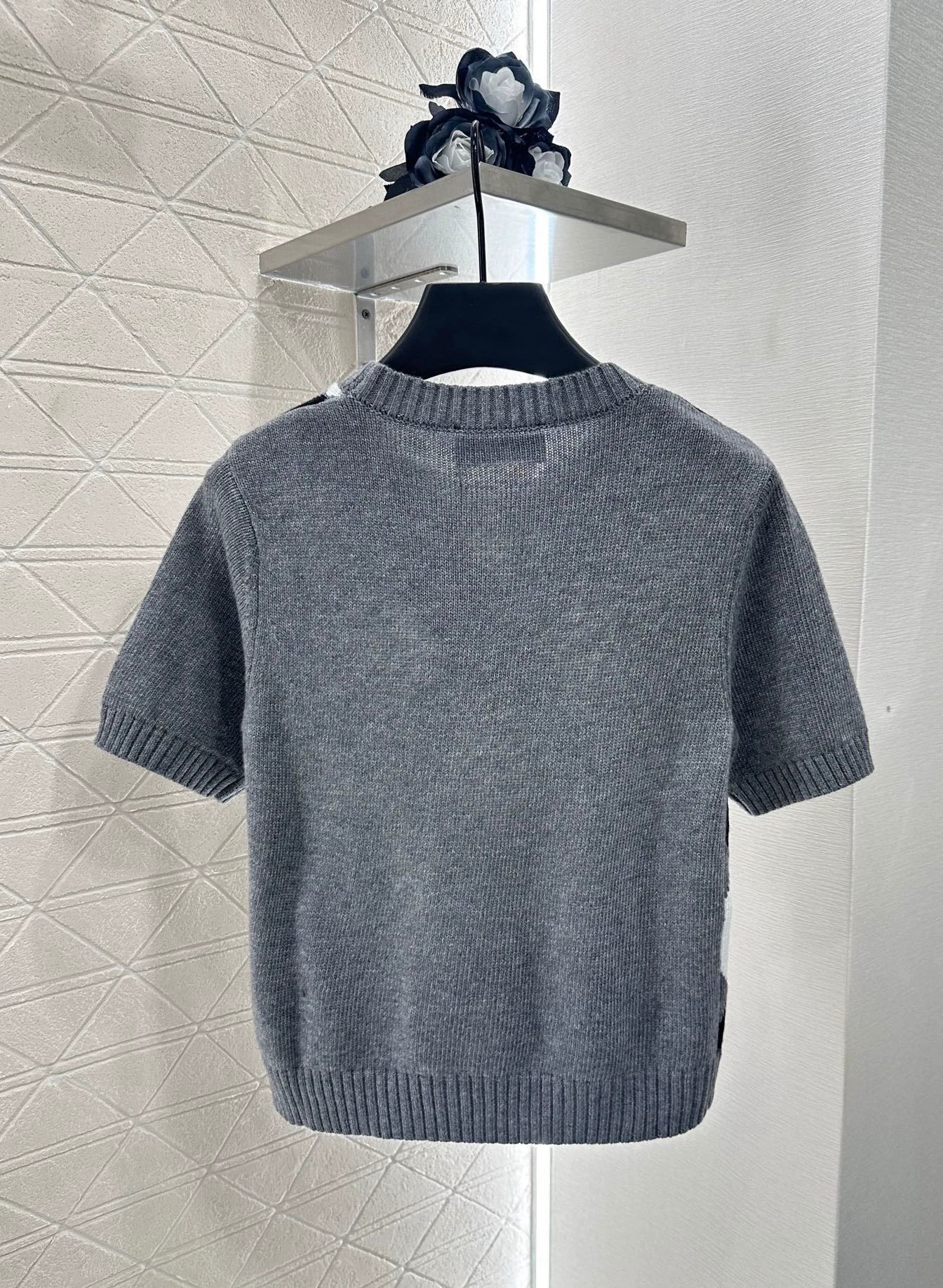 P 25 Diamond-patterned knit short-sleeved top