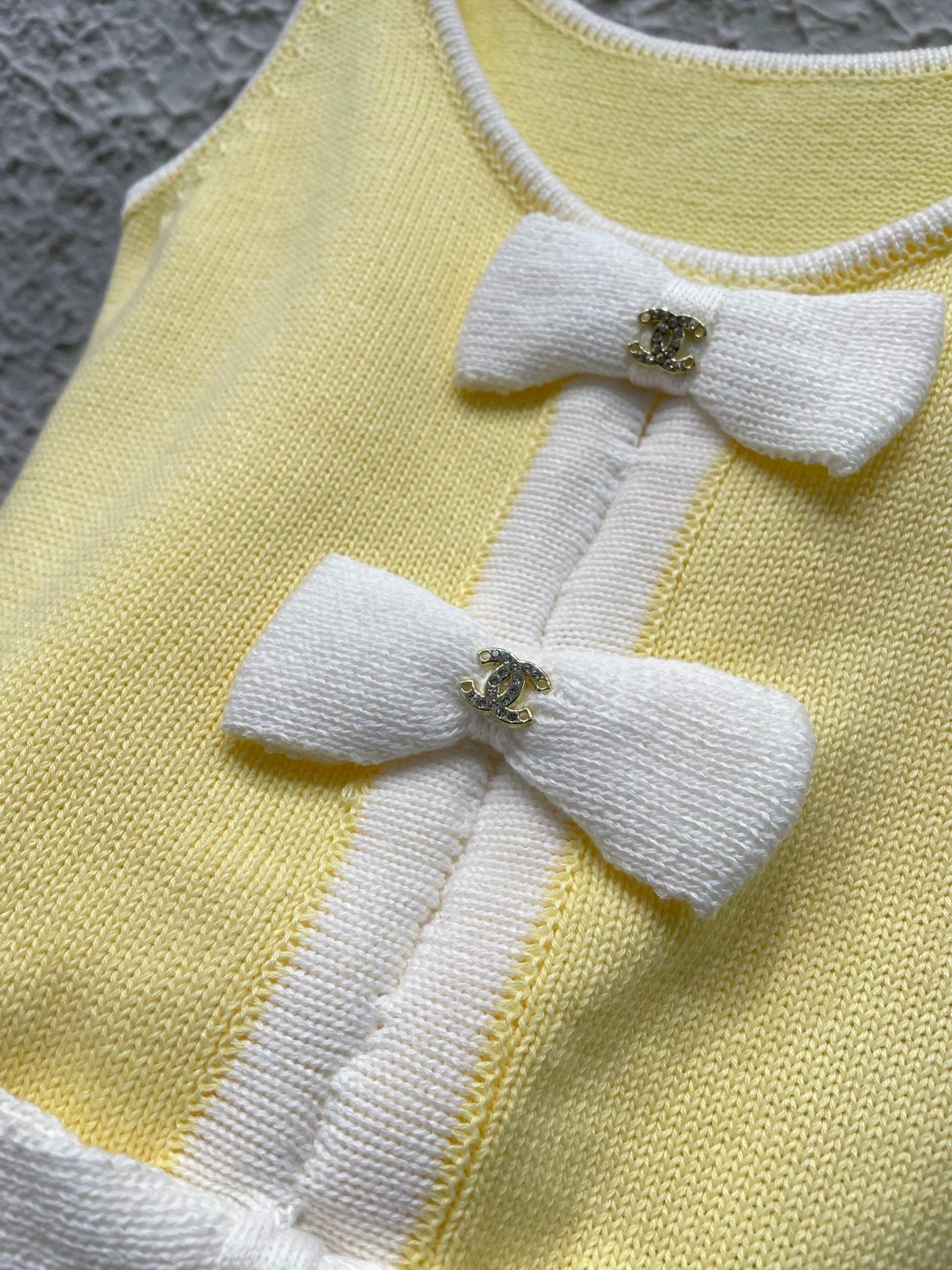 25 Bow Knit Vest